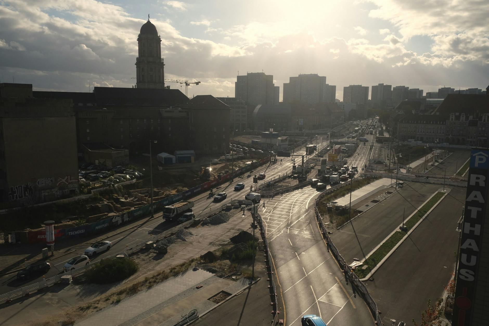 Blick auf das Gebiet des Molkenmarkts: Wo jetzt noch eine überbreite Verkehrsschneise verläuft, soll bald ein neues Stadtquartier entstehen. 