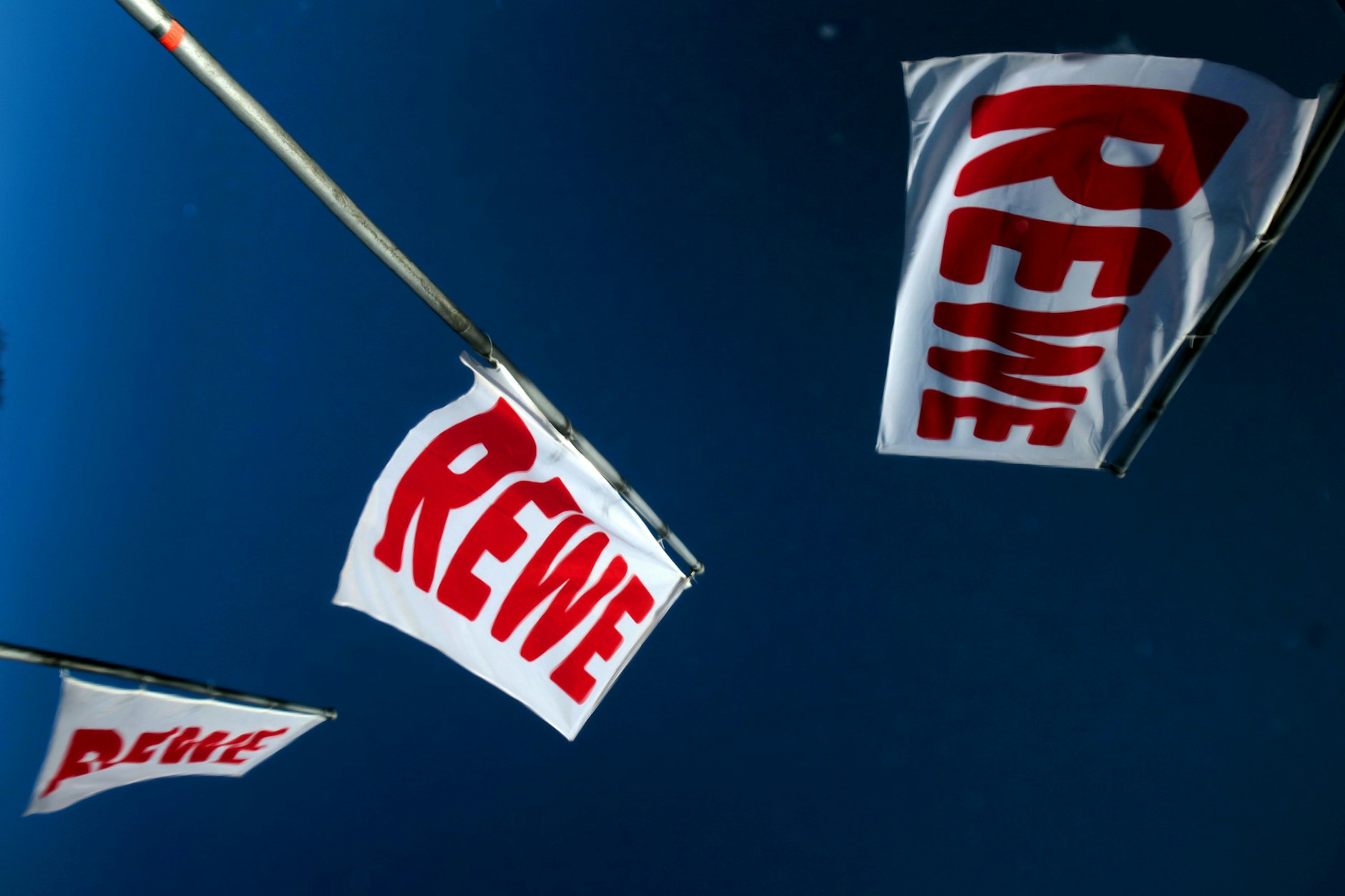 Rewe beendet wegen der Fifa-Entscheidung zur „One Love“-Armbinde die Kooperation mit dem DFB.