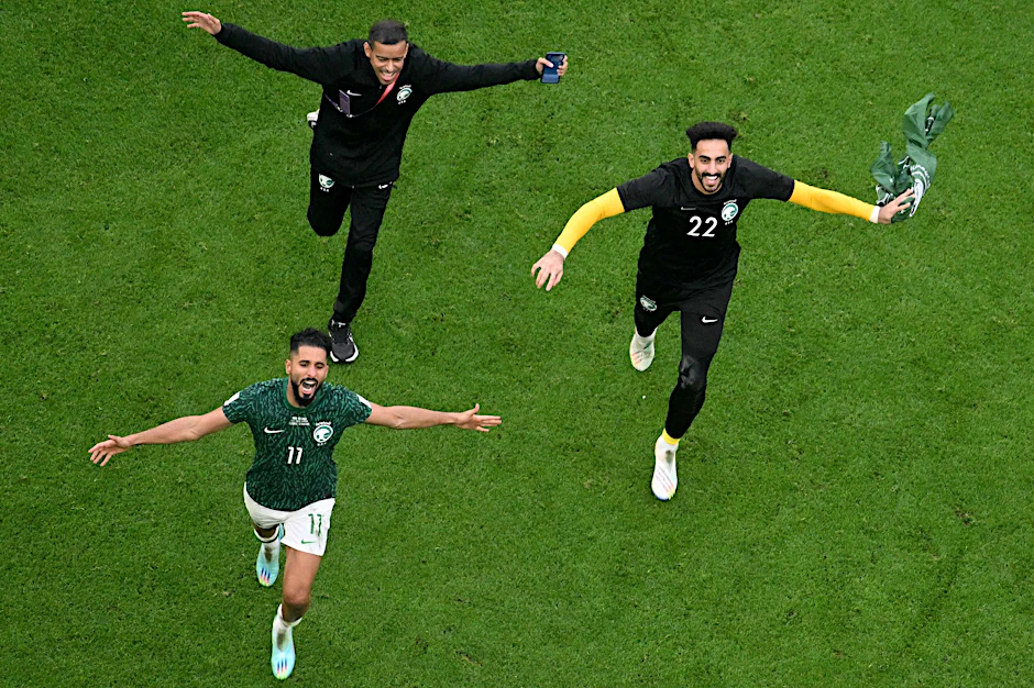 Saudi-Arabiens WM-Helden feiern den Sieg gegen Argentinien.