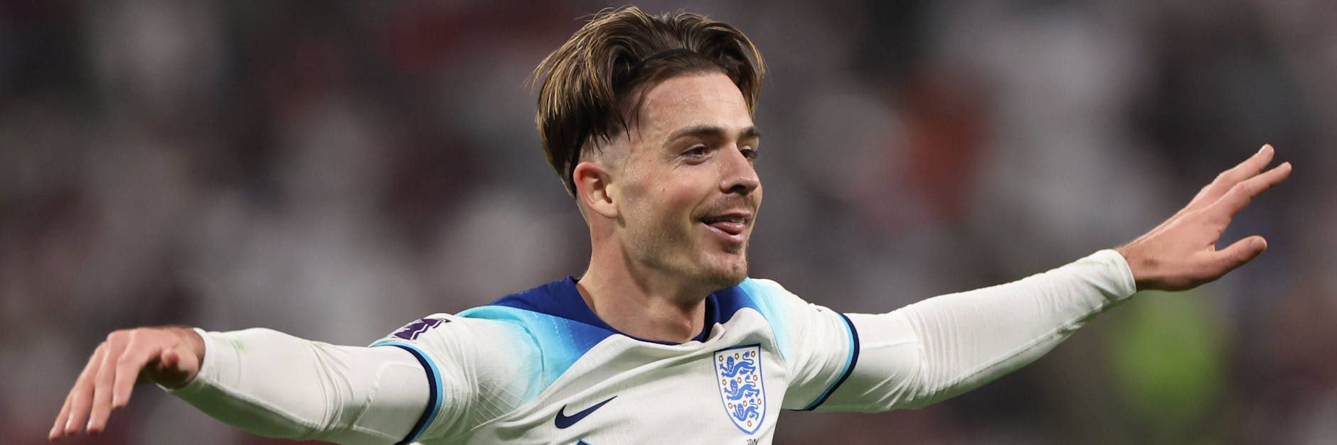 Jack Grealish feiert seinen Treffer beim 6:2 der Engländer gegen den Iran auf ganz besondere Weise.