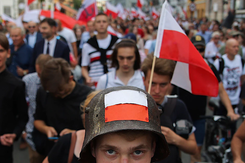 Ein Protestzug der rechtsradikalen ONR-Bewegung in Warschau. Die ONR-Bewegung ist den Ukrainern gegenüber kritisch eingestellt.