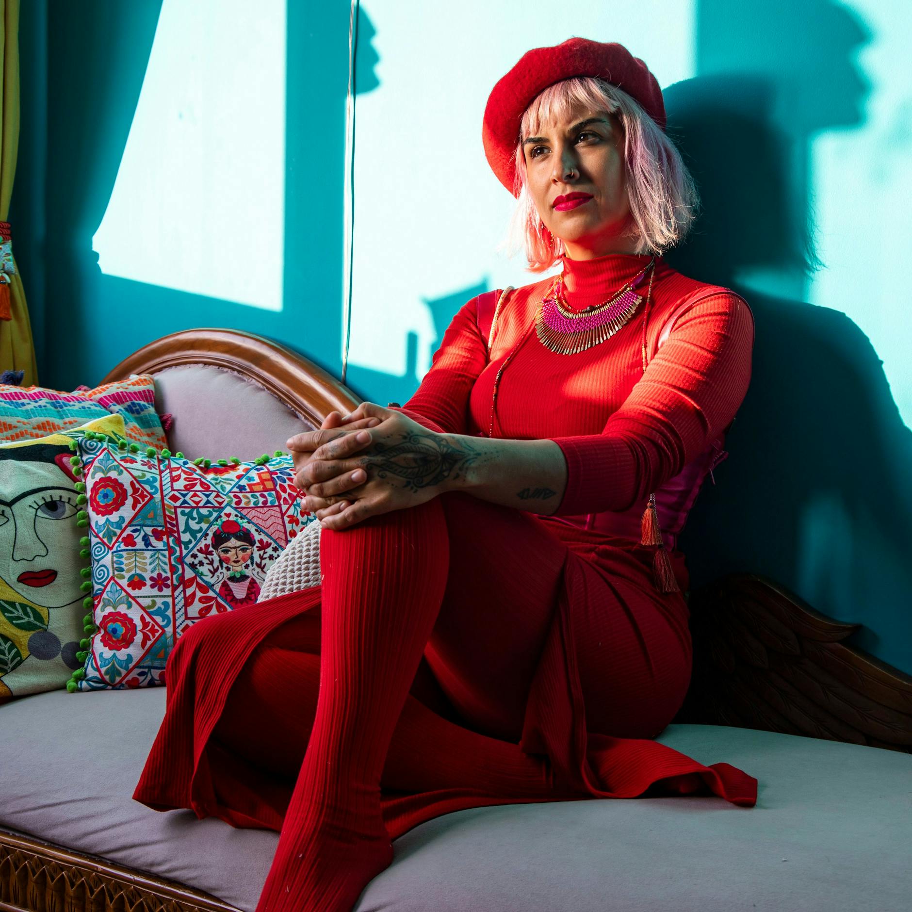 Die Wohnung von Nica Furtacor ist so bunt wie die Partys selbst.