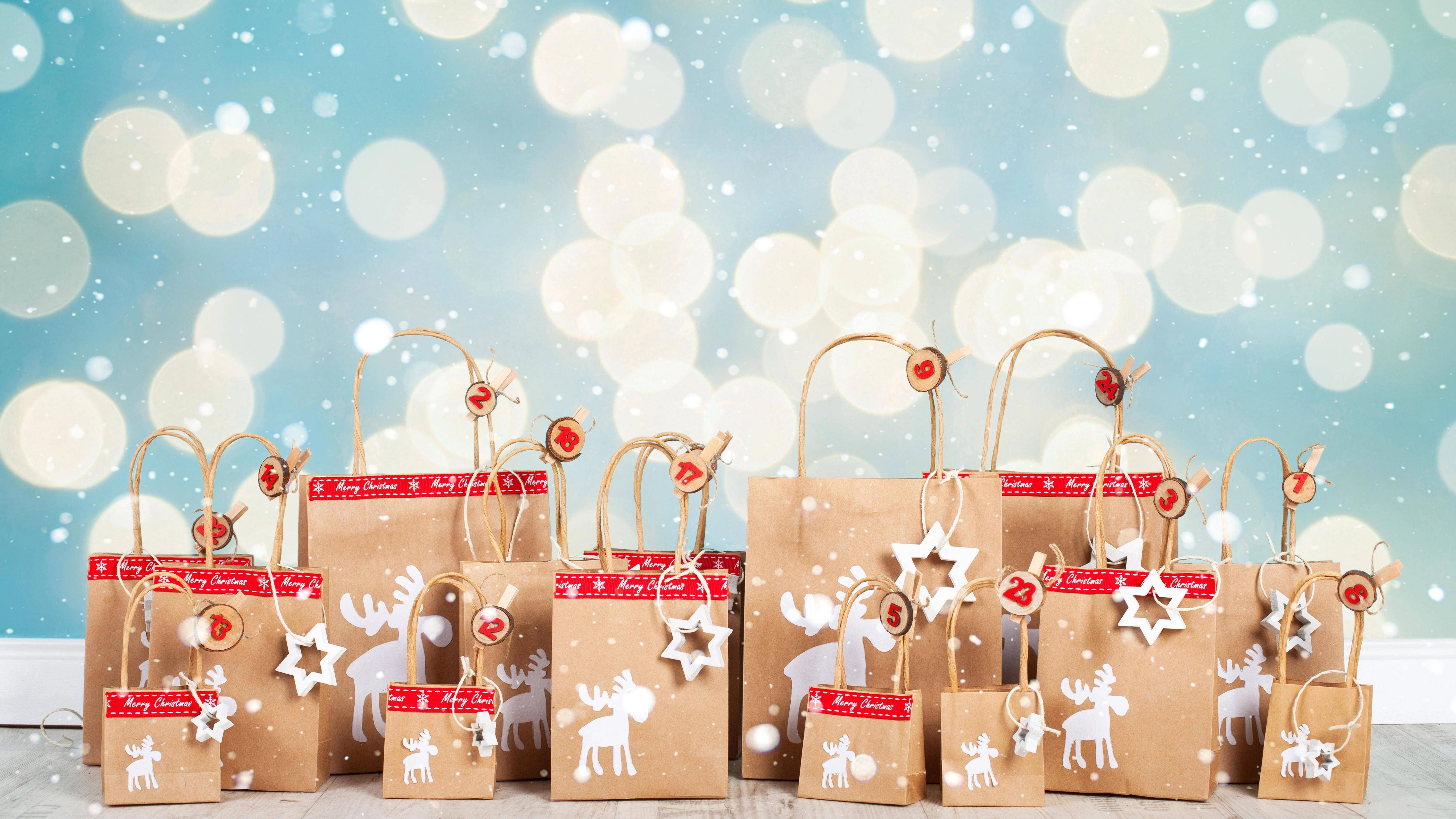 Ein selbstgemachter Adventskalender ist wirklich etwas besonderes. Wir haben 24 Ideen für Sie, wie Sie ihn für Frauen befüllen können.