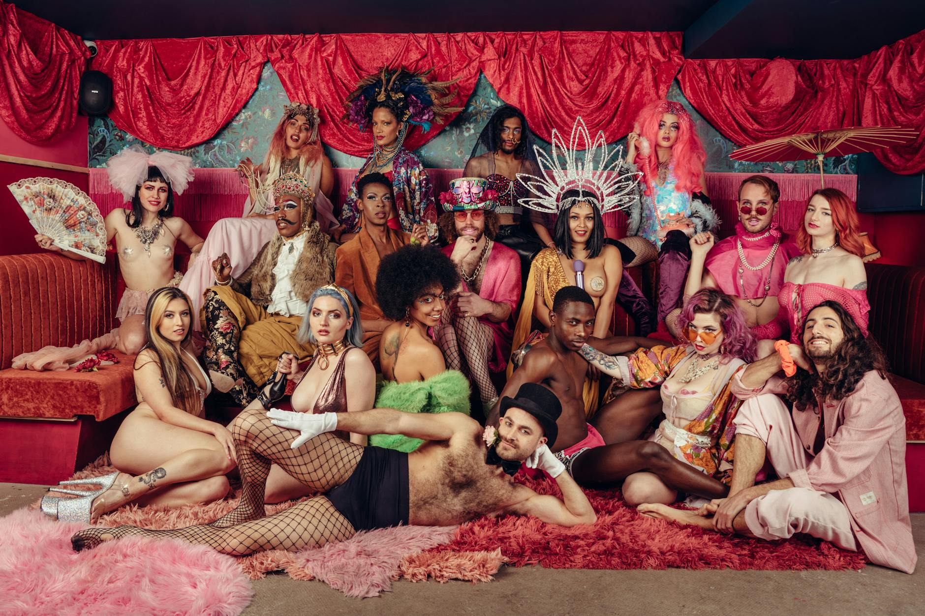 Das Pinky Promise Kollektiv mag spielerische Outfits.