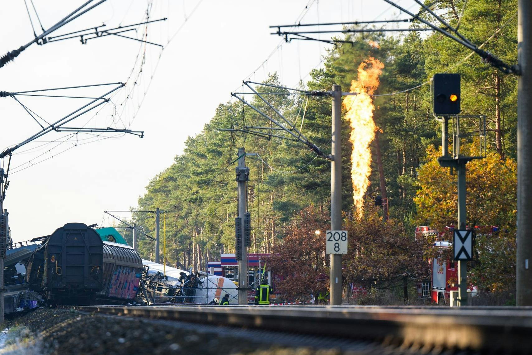 Am Montag wurde an der Unfallstelle noch Gas kontrolliert abgefackelt.