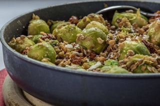 Gebratener Rosenkohl mit Berglinsen: Dieses leckere Rezept können Sie ganz einfach nachkochen