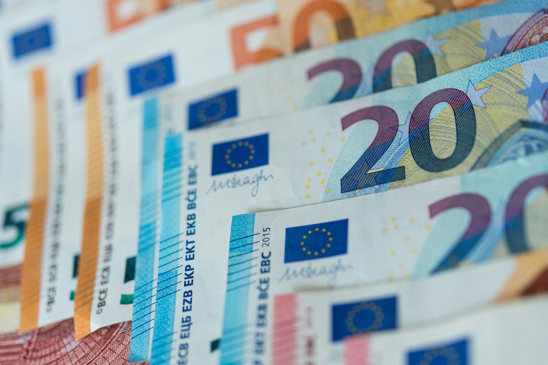 Um mehrere Hundert Euro sollen Bürgerinnen und Bürger in den kommenden Monaten entlastet werden.