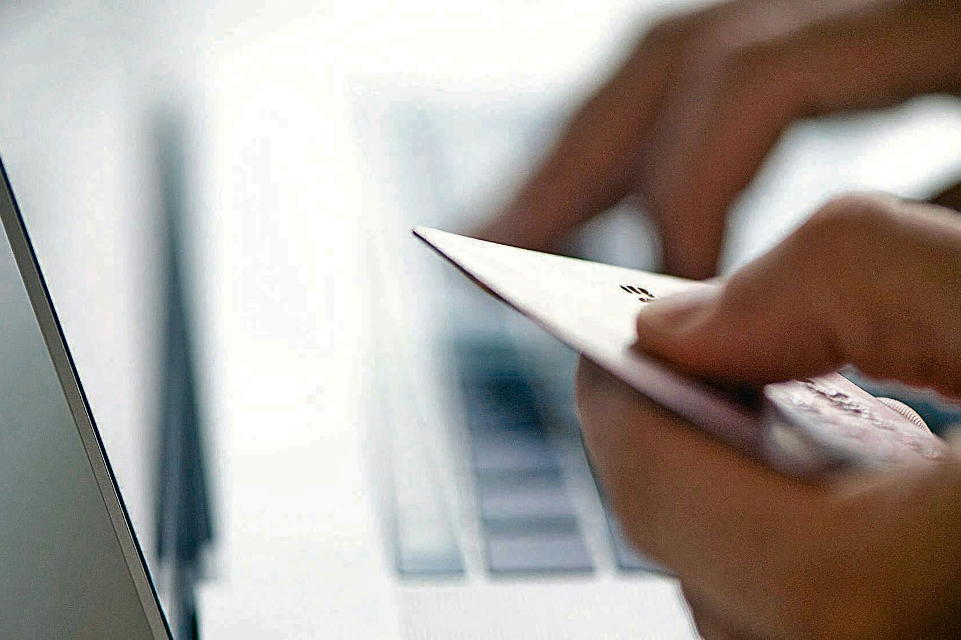 Betrüger versuchen sich den Black Friday und Cyber Monday zunutze zu machen. Sie wollen sensible Daten abgreifen.