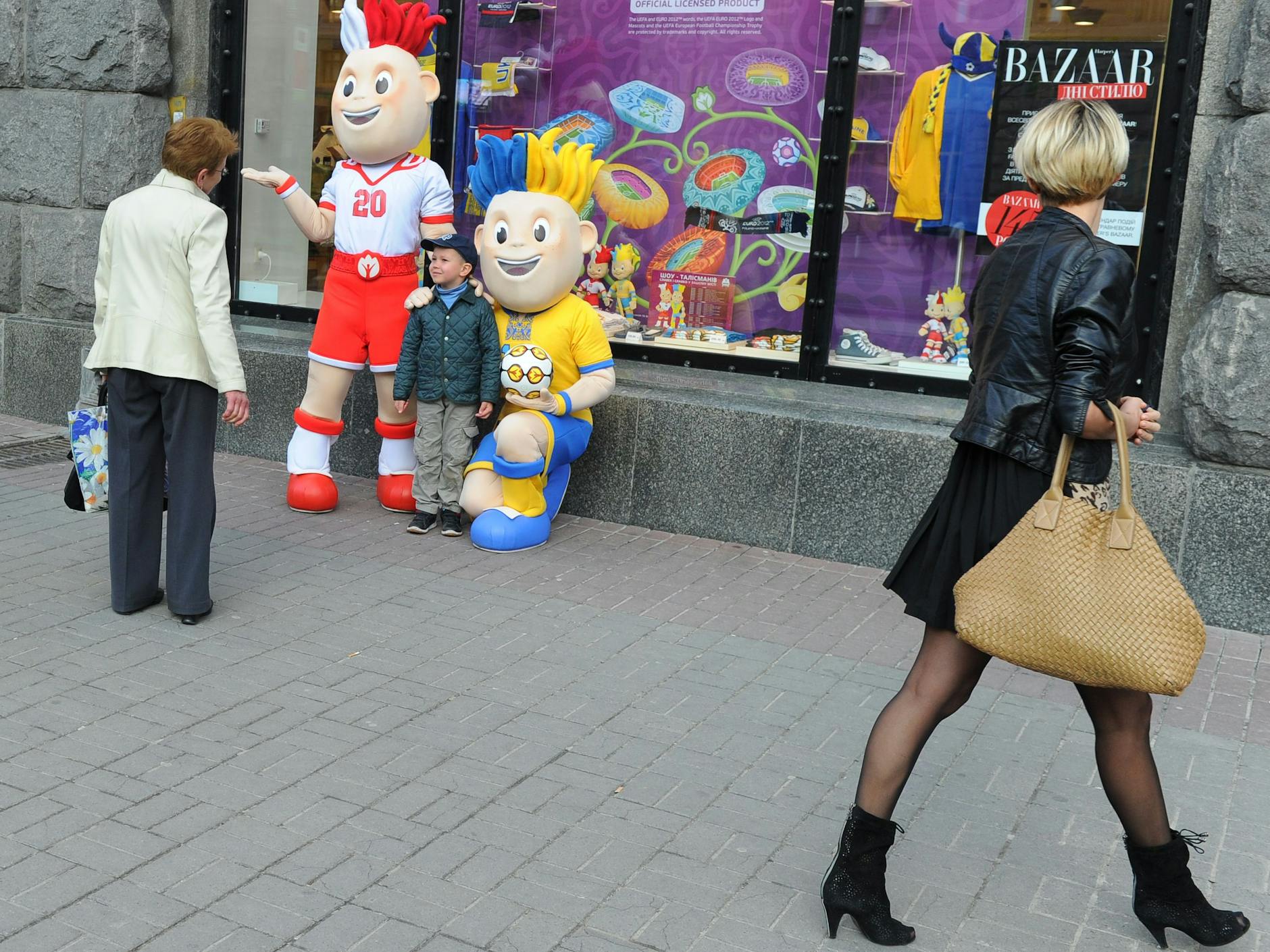 Die Maskottchen der Fußball-Europameisterschaft 2012: Slavek und Slavko.