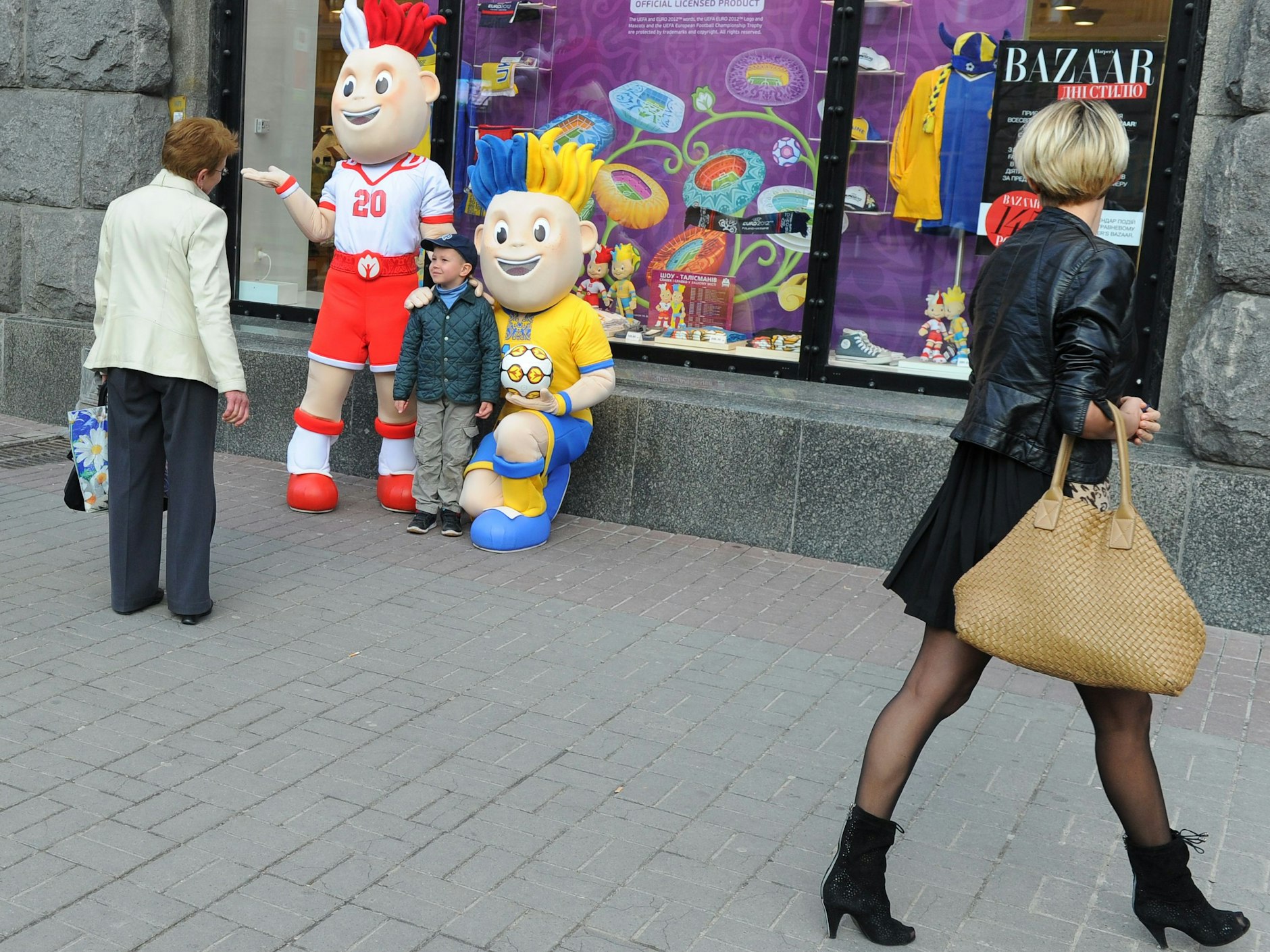 Die Maskottchen der Fußball-Europameisterschaft 2012: Slavek und Slavko.