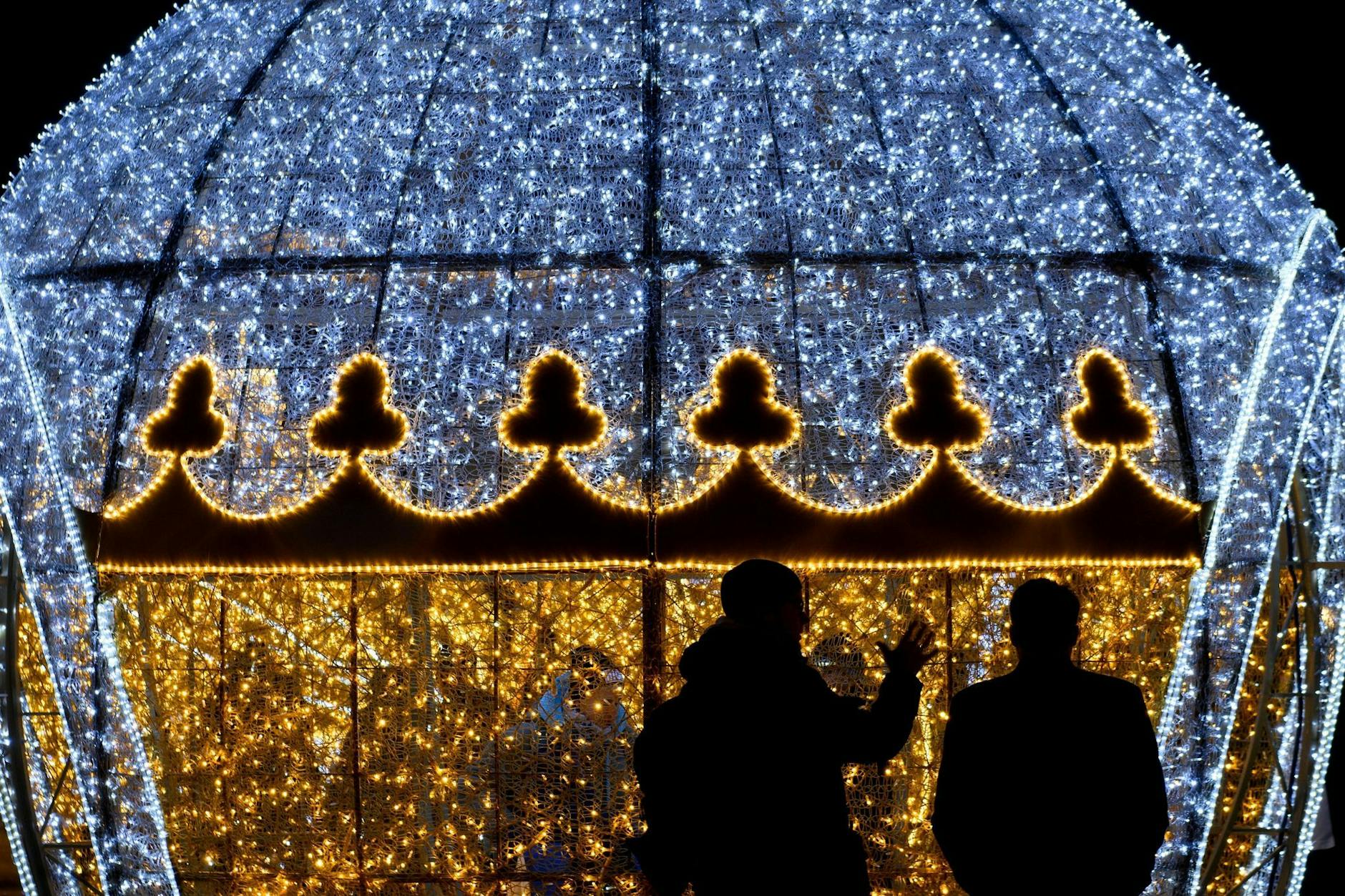 Die Installation «Lichterwelt Magdeburg» begleitet die Eröffnung des Weihnachtsmarktes in der Landeshauptstadt.