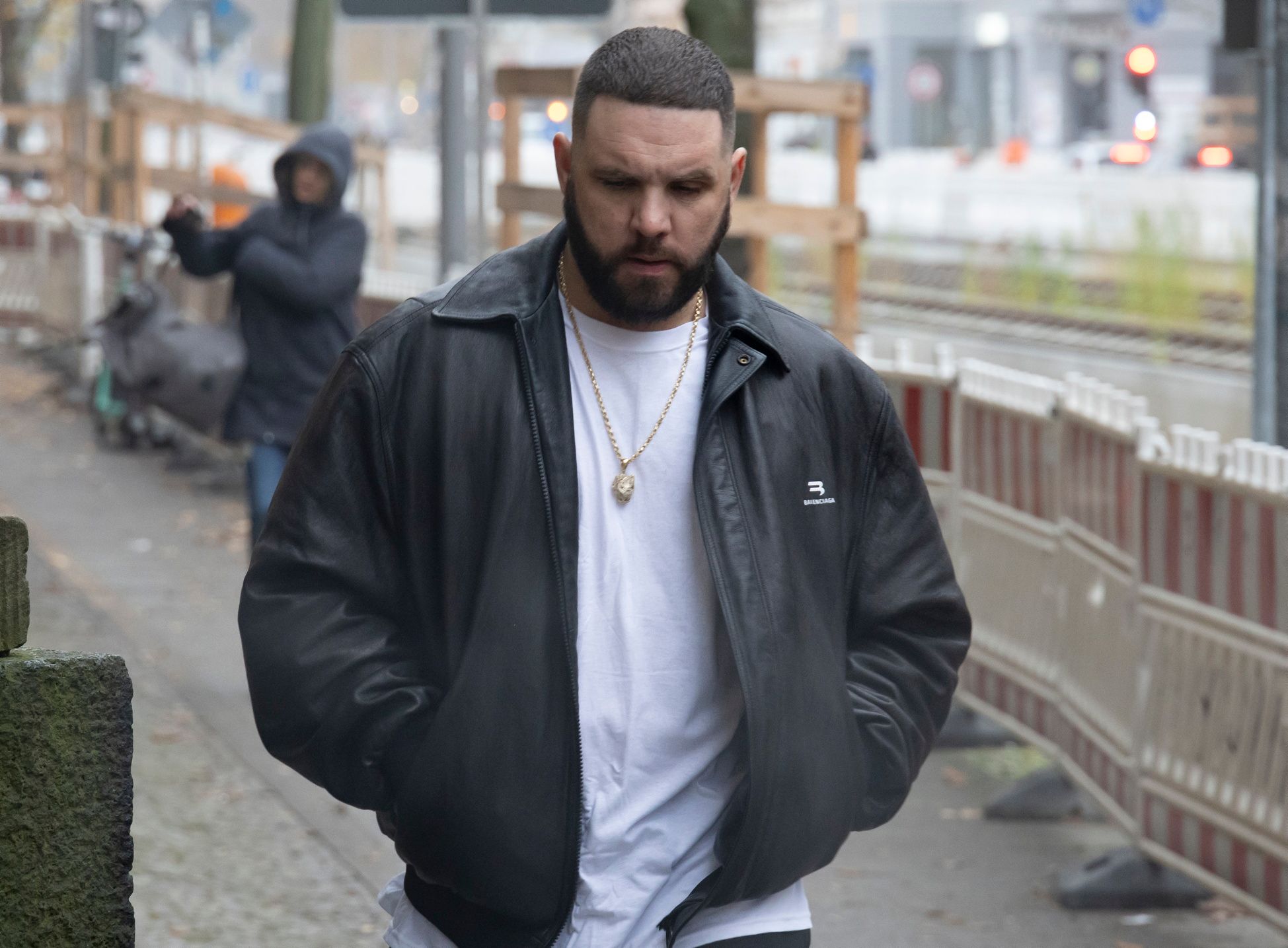 Muss der nicht irgendwann in den Knast? Rapper Fler mal wieder zu Haft auf Bewährung verurteilt