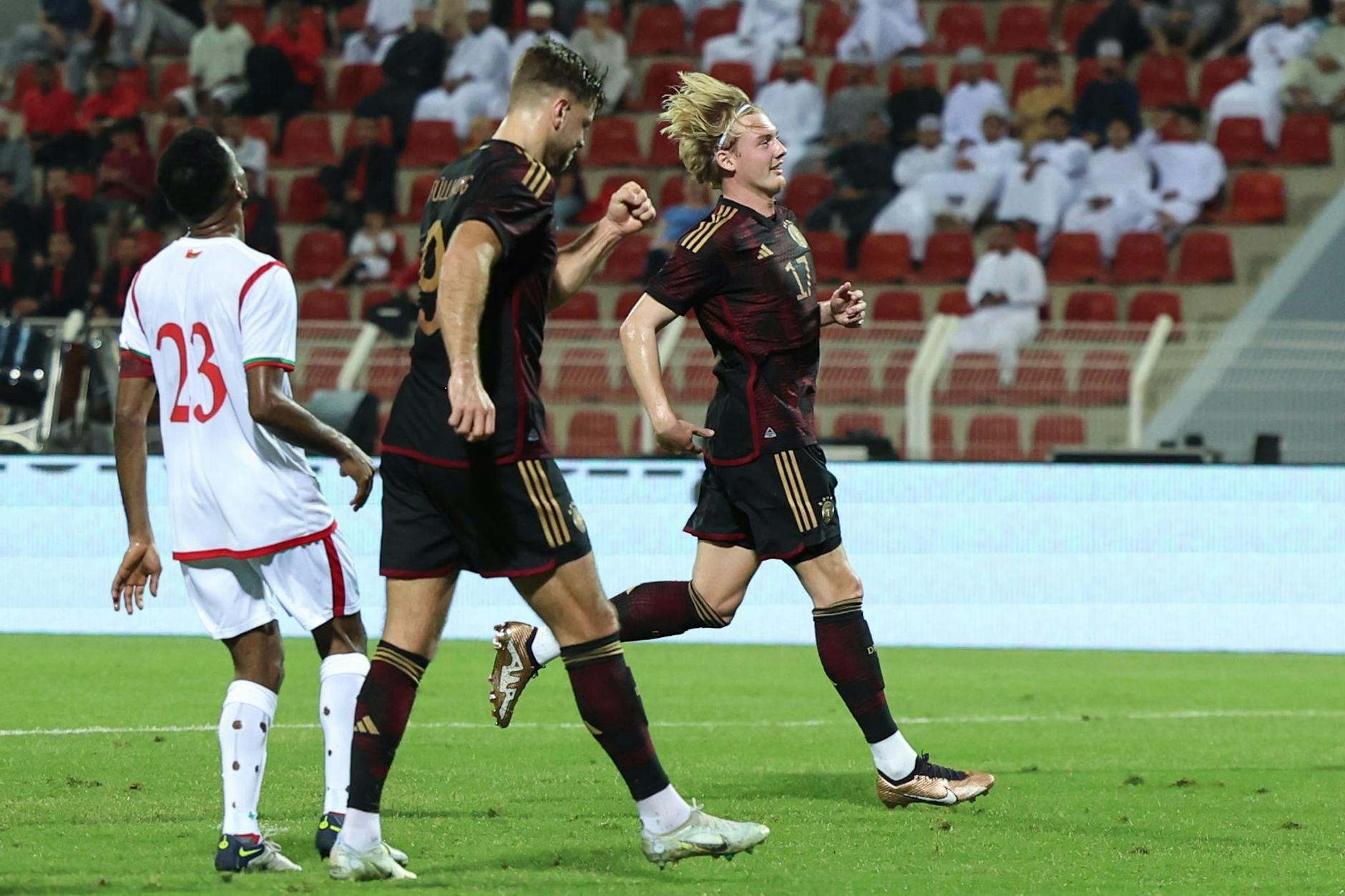 Niclas Füllkrug (M) schoss das einzige Tor der DFB-Elf beim 1:0 im Oman.