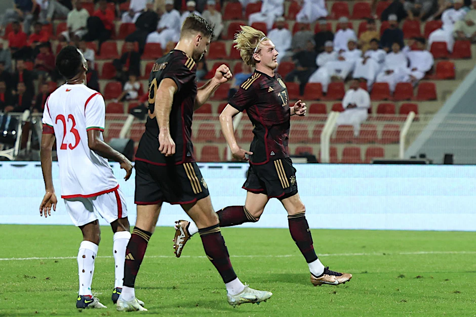 Niclas Füllkrug (M) schoss das einzige Tor der DFB-Elf beim 1:0 im Oman.  