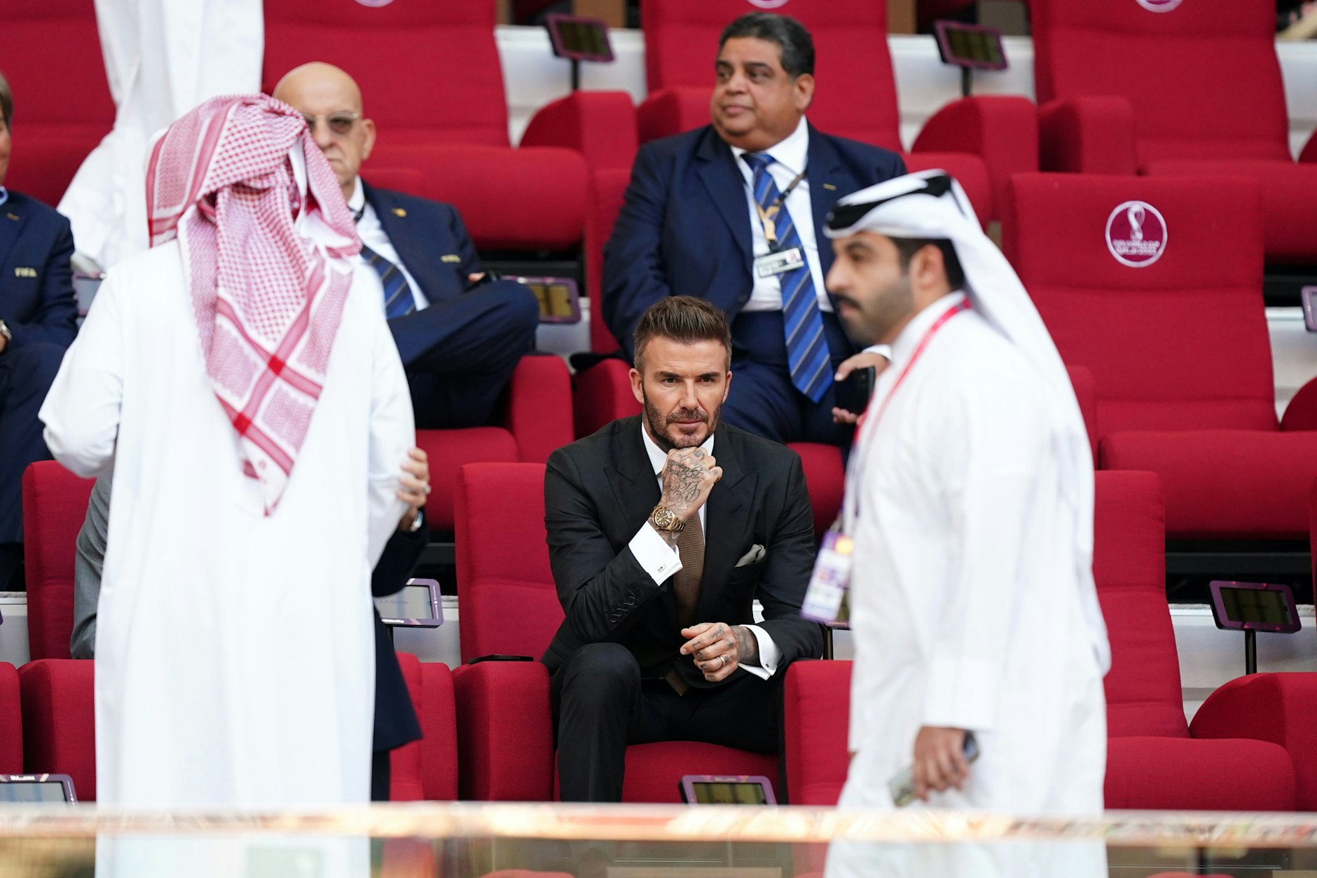 Ex-Fußball-Star David Beckham ist das Gesicht der WM in Katar und soll dafür unfassbare 180 Millionen Euro kassieren.&nbsp;