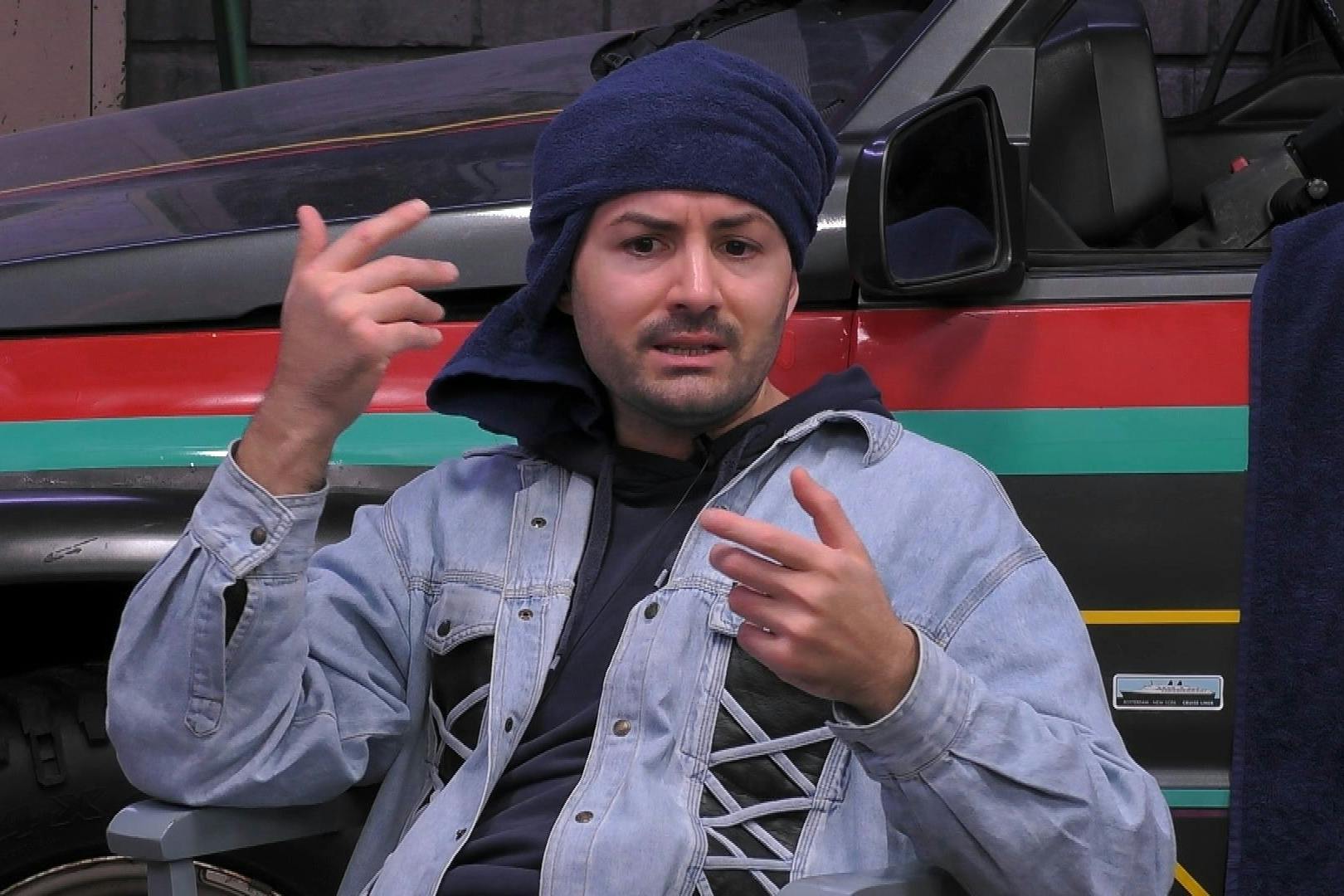 Menderes Bagci spricht bei „Promi Big Brother“ über sein Verhältnis zu Frauen.