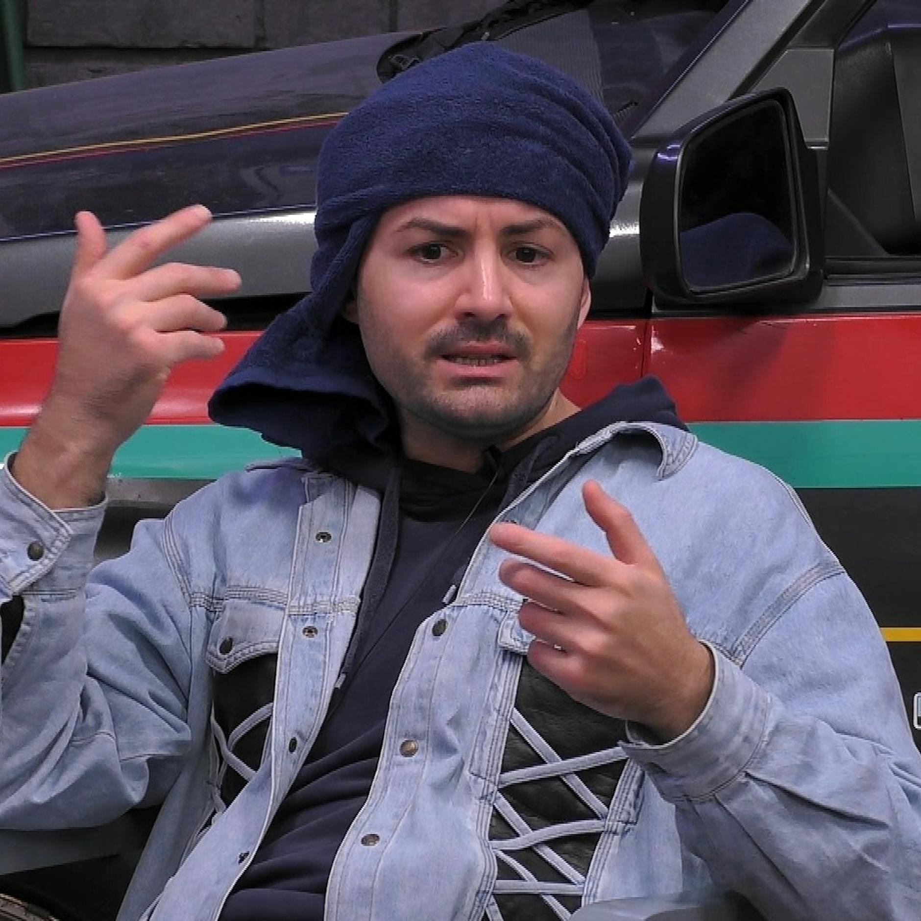 Menderes Bagci erklärt bei „Promi Big Brother“: Darum hat der DSDS-Kult-Kandidat Probleme eine Freundin zu finden