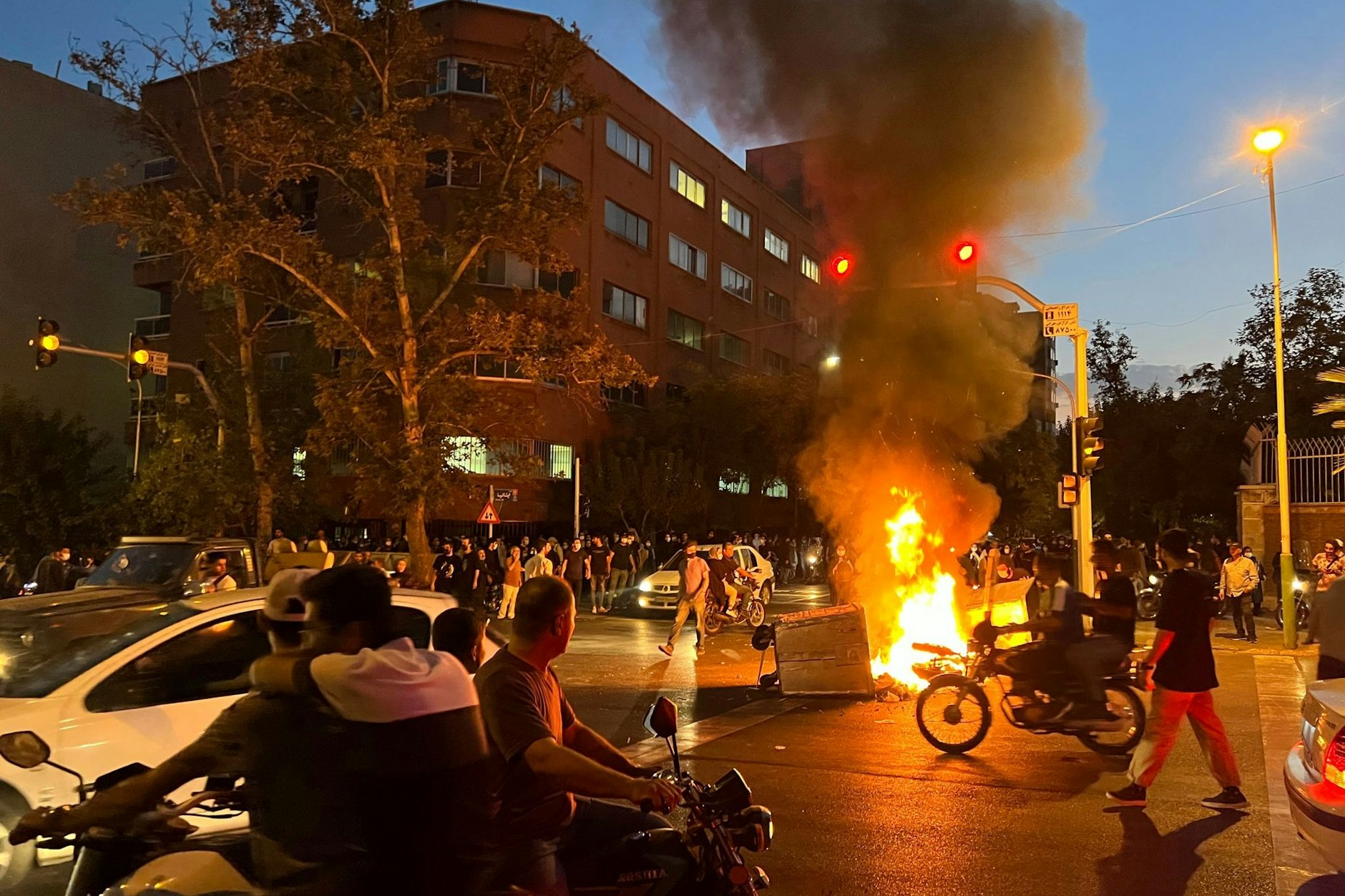 Demonstration in Teheran: Seit Monaten wird an vielen Orten Irans gegen das Regime protestiert.