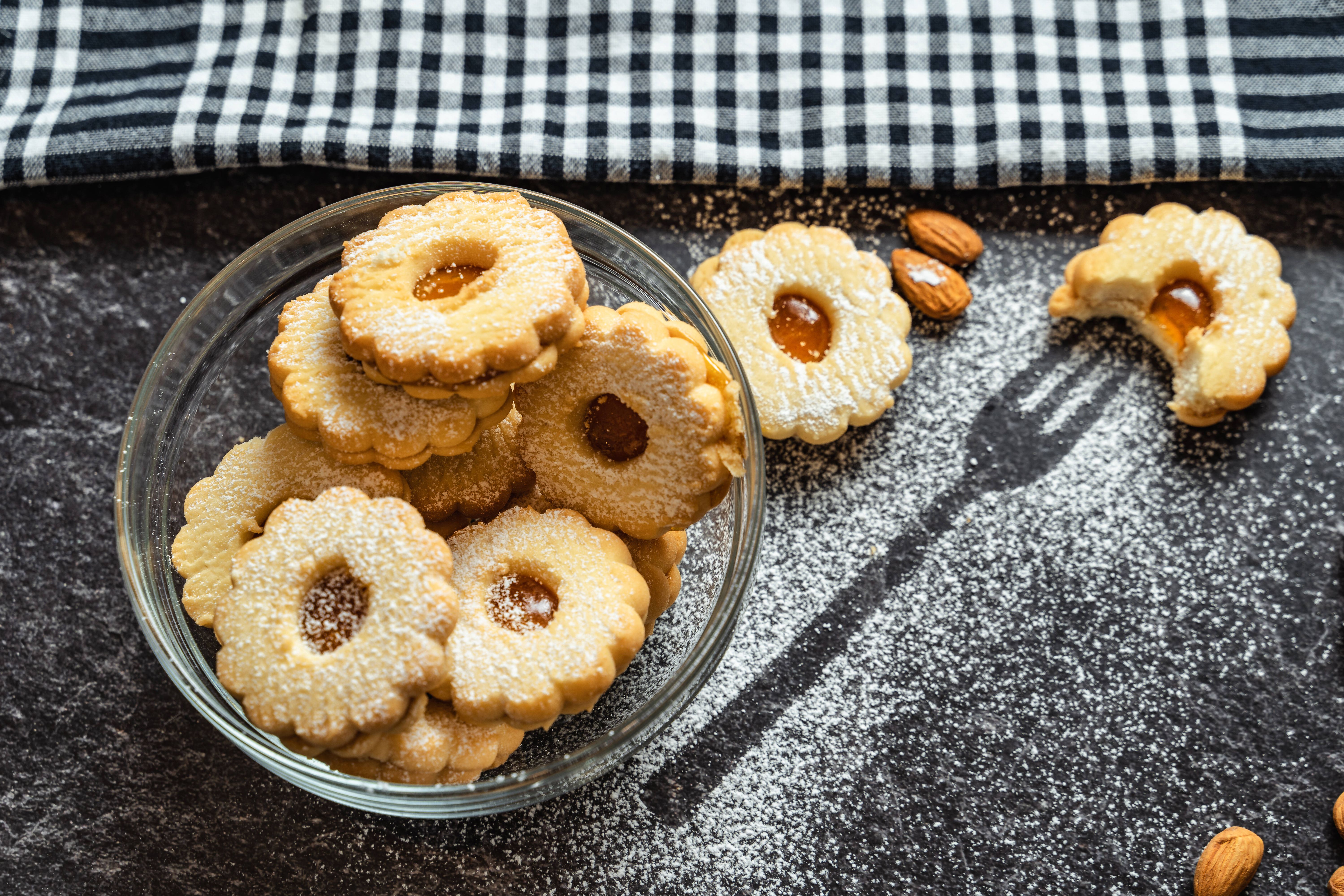 Das geniale Rezept für Linzer Kekse – diese Plätzchen werden garantiert nie trocken!