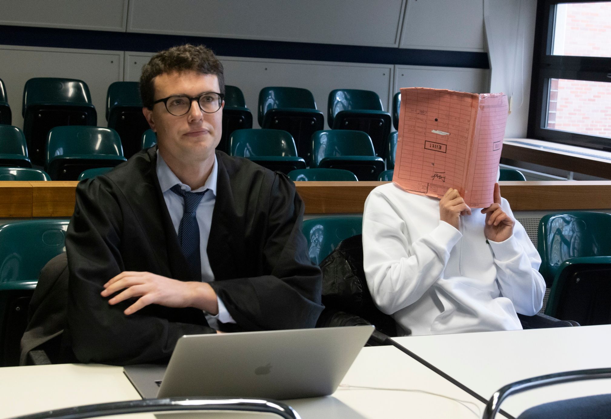 Messer-Attacke auf Hundehalter endet vor Gericht – mit Freispruch!