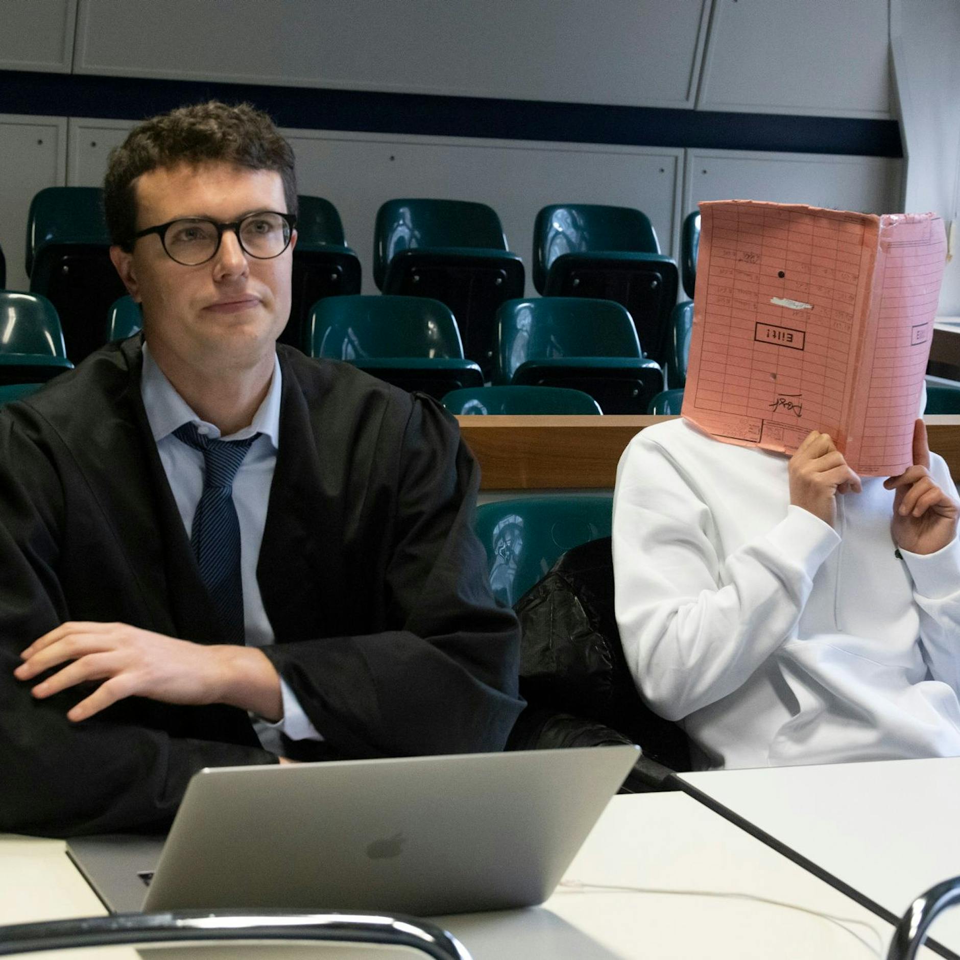 Messer-Attacke auf Hundehalter endet vor Gericht – mit Freispruch!