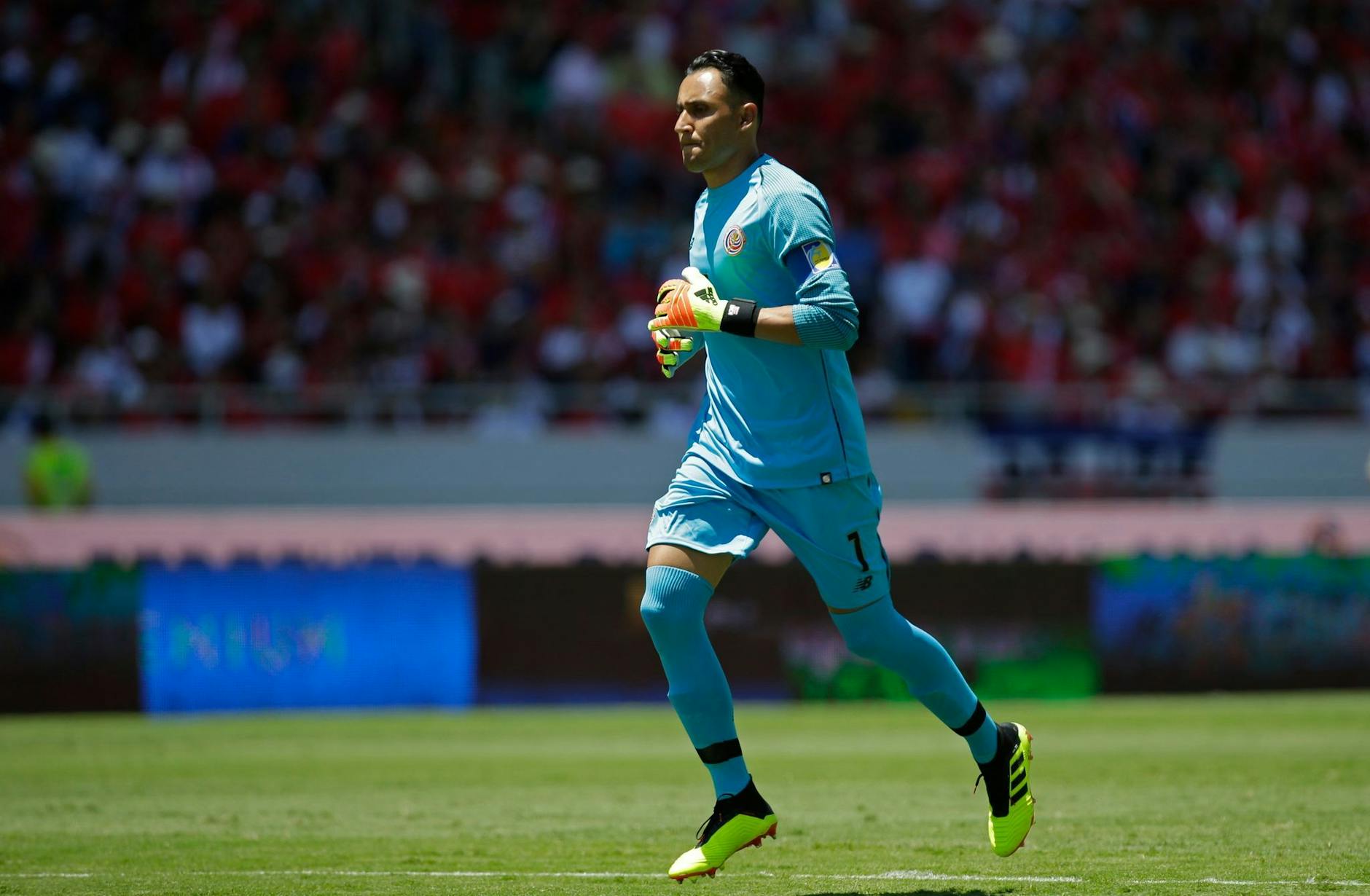 ARCHIV - Stand mit Costa Rica 2014 im WM-Viertelfinale: Keeper Keylor Navas.