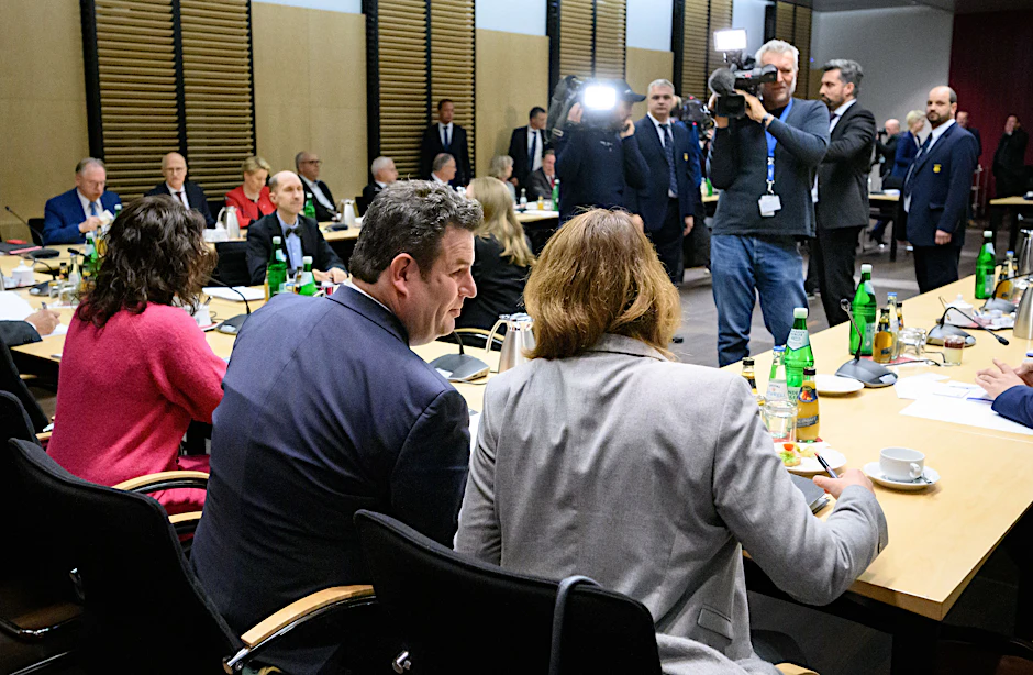 Arbeits- und Sozialminister Hubertus Heil (SPD) sitzt in den Verhandlungen des Vermittlungsausschusses von Bundestag und Bundesrat über das Bürgergeld.