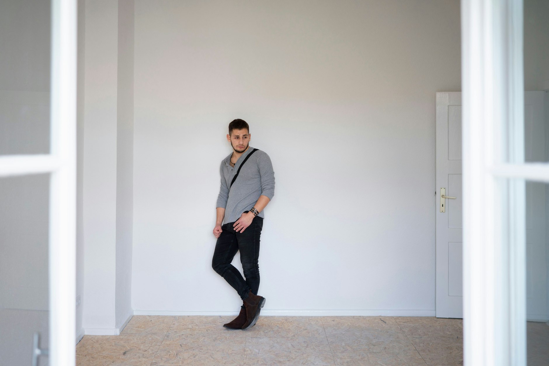 Kemal-Alp Sagkaya bei einer Wohnungsbesichtigung im September. Den Zuschlag hat er wieder nicht erhalten.