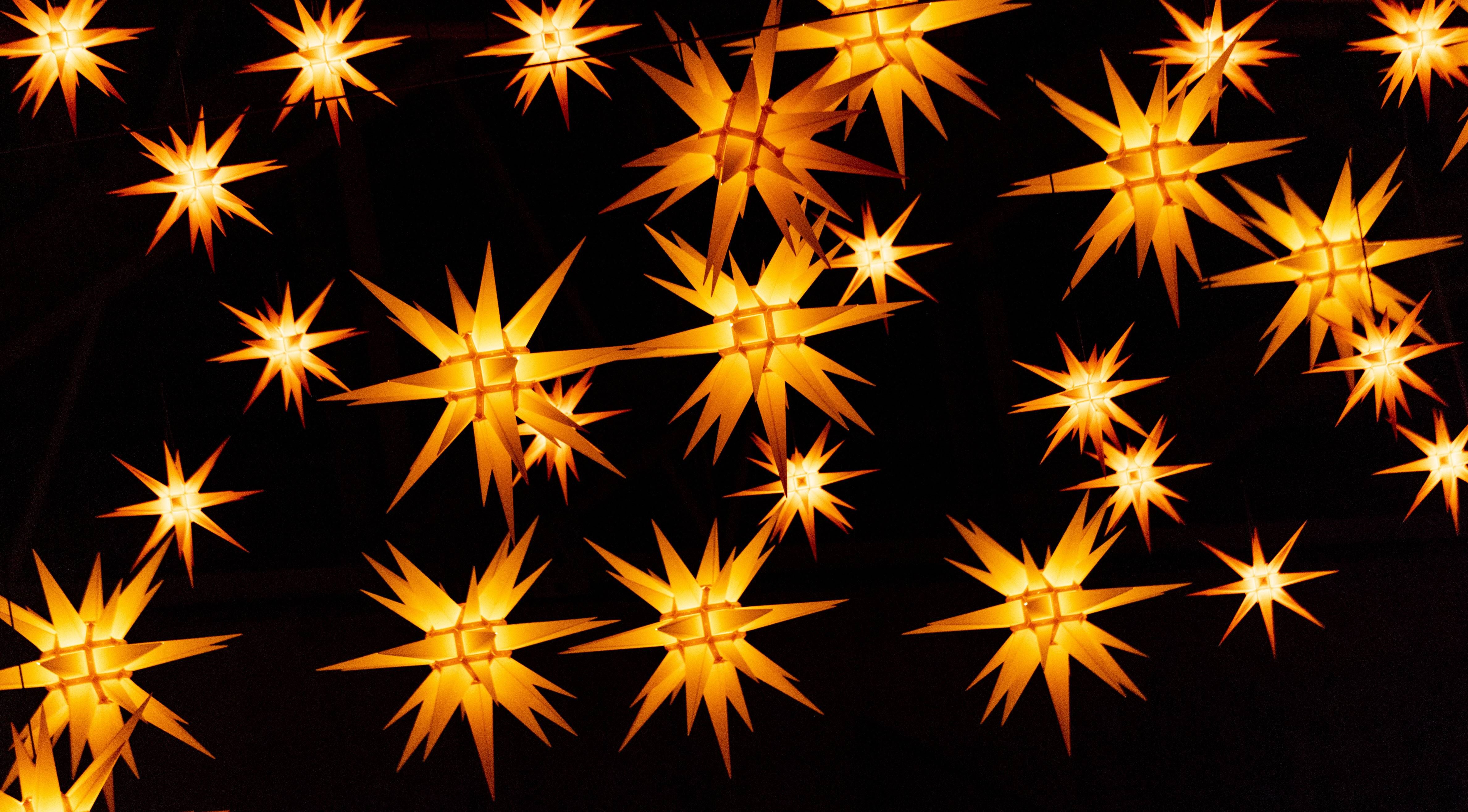 Image - Die Sternen-Macher von Herrnhut: So entsteht die kultige Weihnachtsdeko aus dem Osten