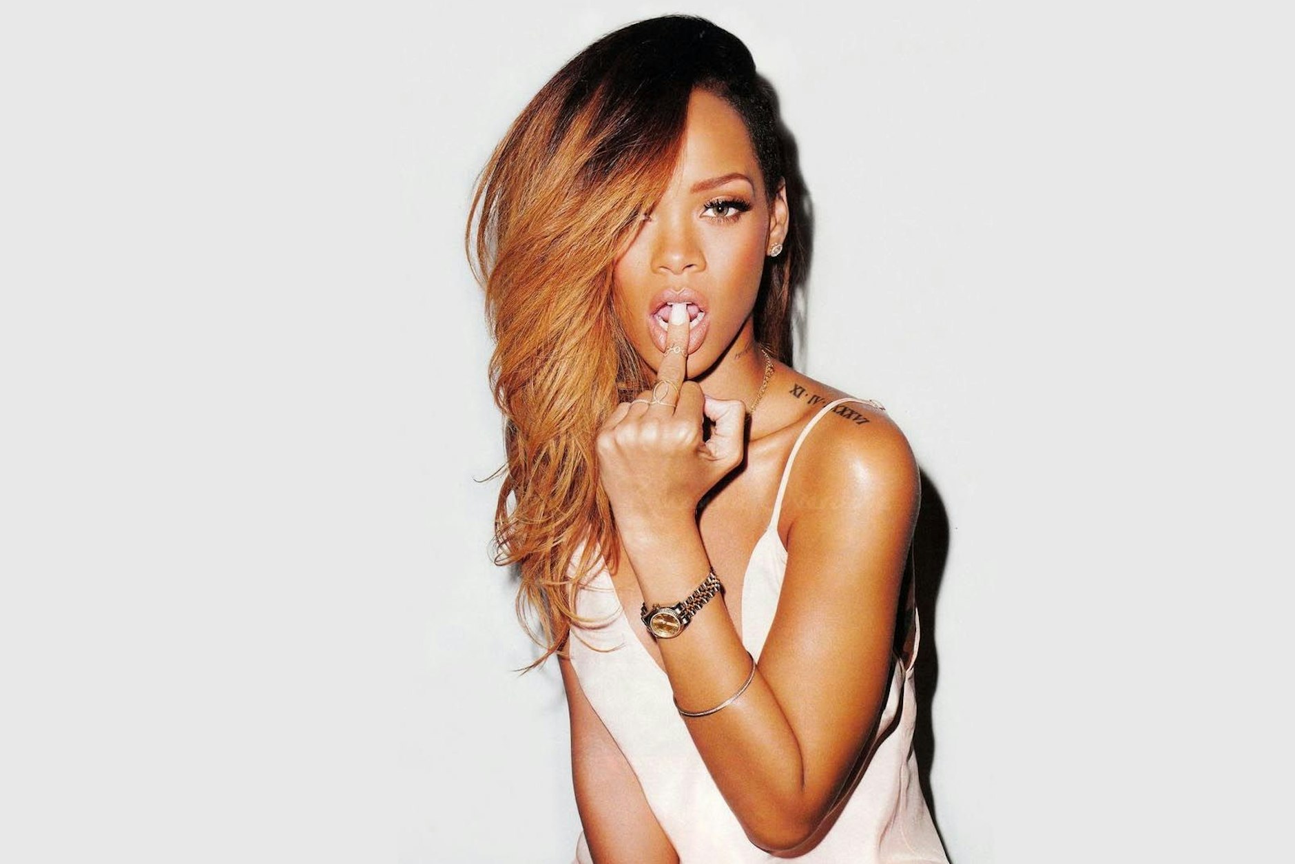 Zeitlose Zeitmesser sind eine sichere Bank. Auch Rihanna weiß das schon länger. Hier mit einer Rolex Datejust.&nbsp;