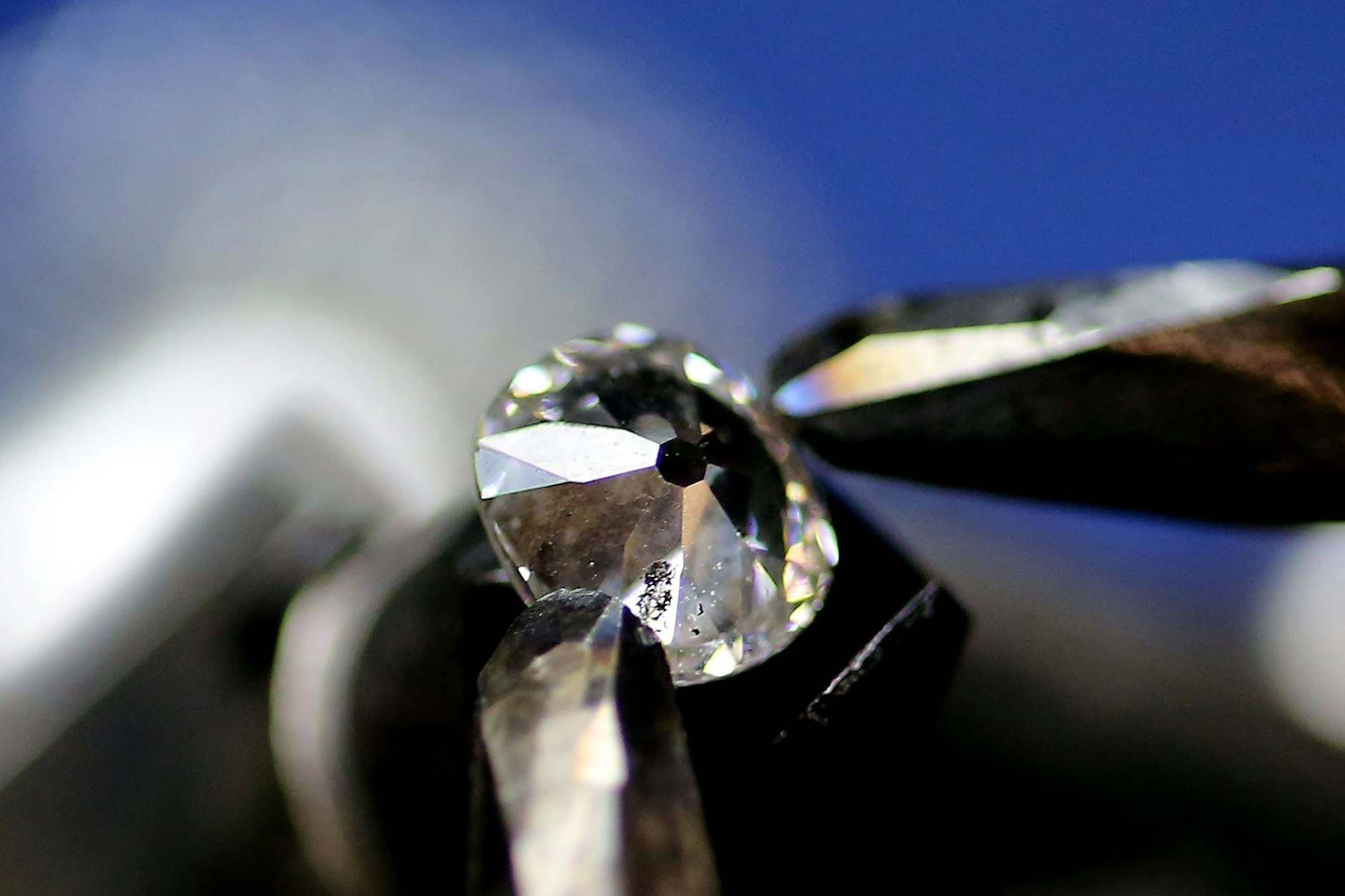 Das Geschäft mit russischen Brillanten floriert, trotz aller Sanktionen gegen Moskau.