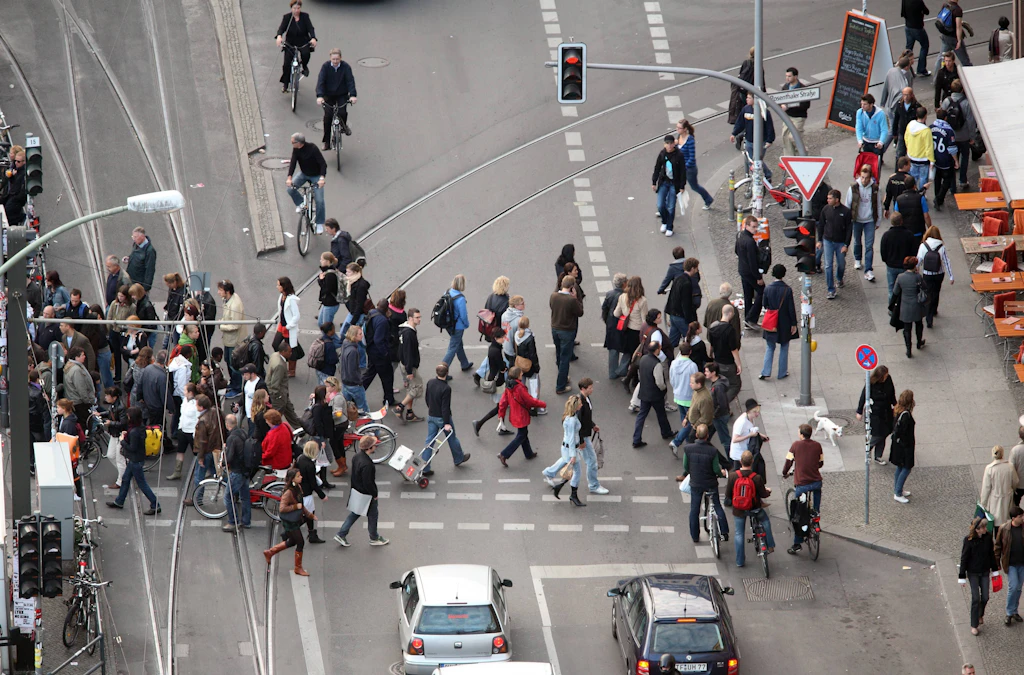 Mehr Platz für Fußgänger in Berlin: Wann kommt die autofreie Ausgehmeile?