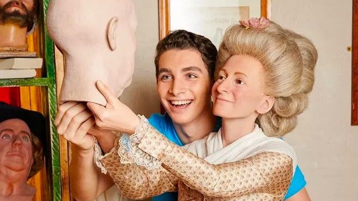 Am Anfang war sie lediglich die Tochter einer Haushälterin, nun steht sie nach über 200 Jahren selbst als Wachsfigur in ihrer eigens gegründeten Attraktion: Marie Tussaud