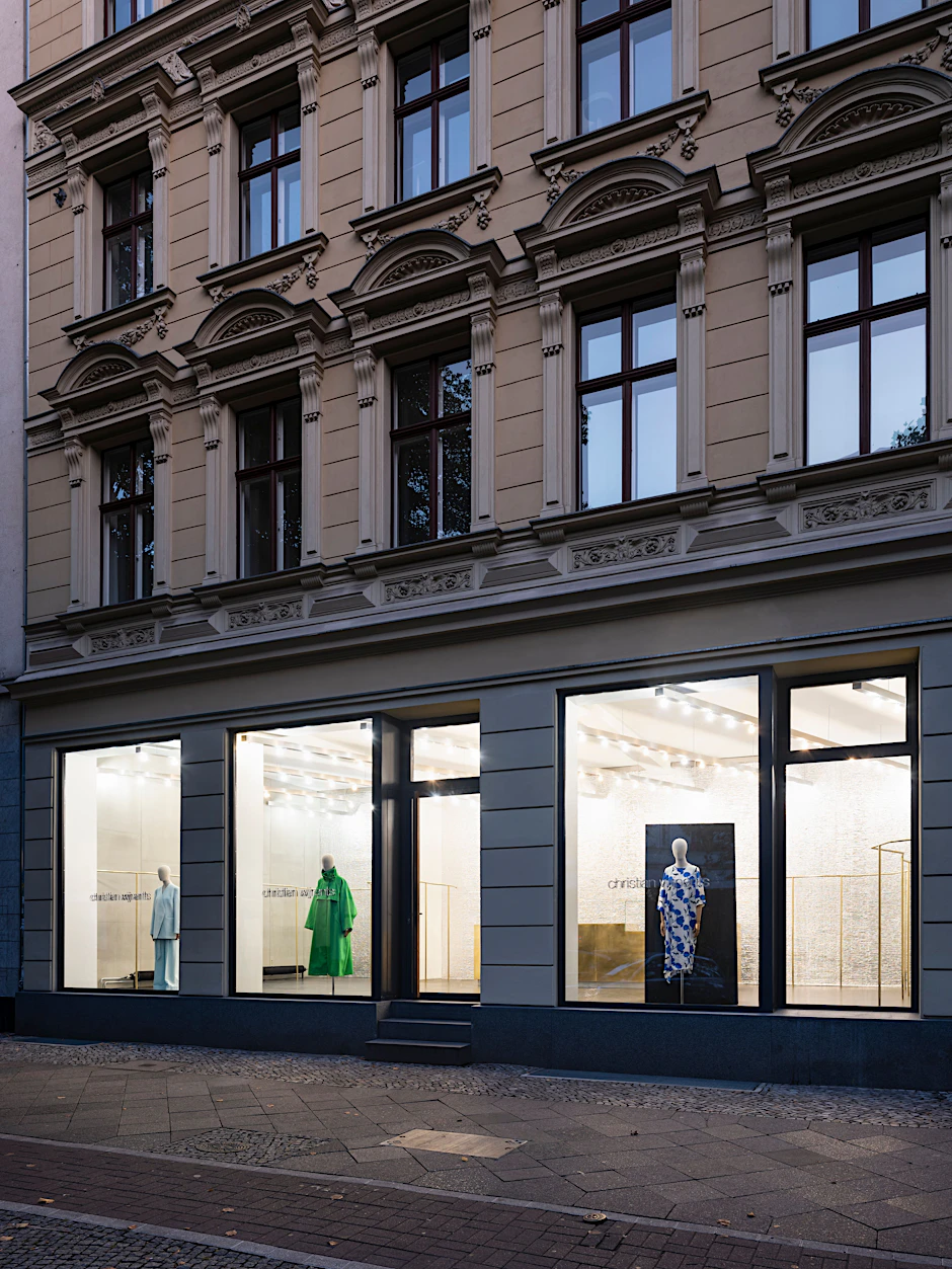 Der neue Store von Christian Wijnants passt perfekt in die Potsdamer Straße, wo sich Luxus stimmig mit Urbanität mischt.