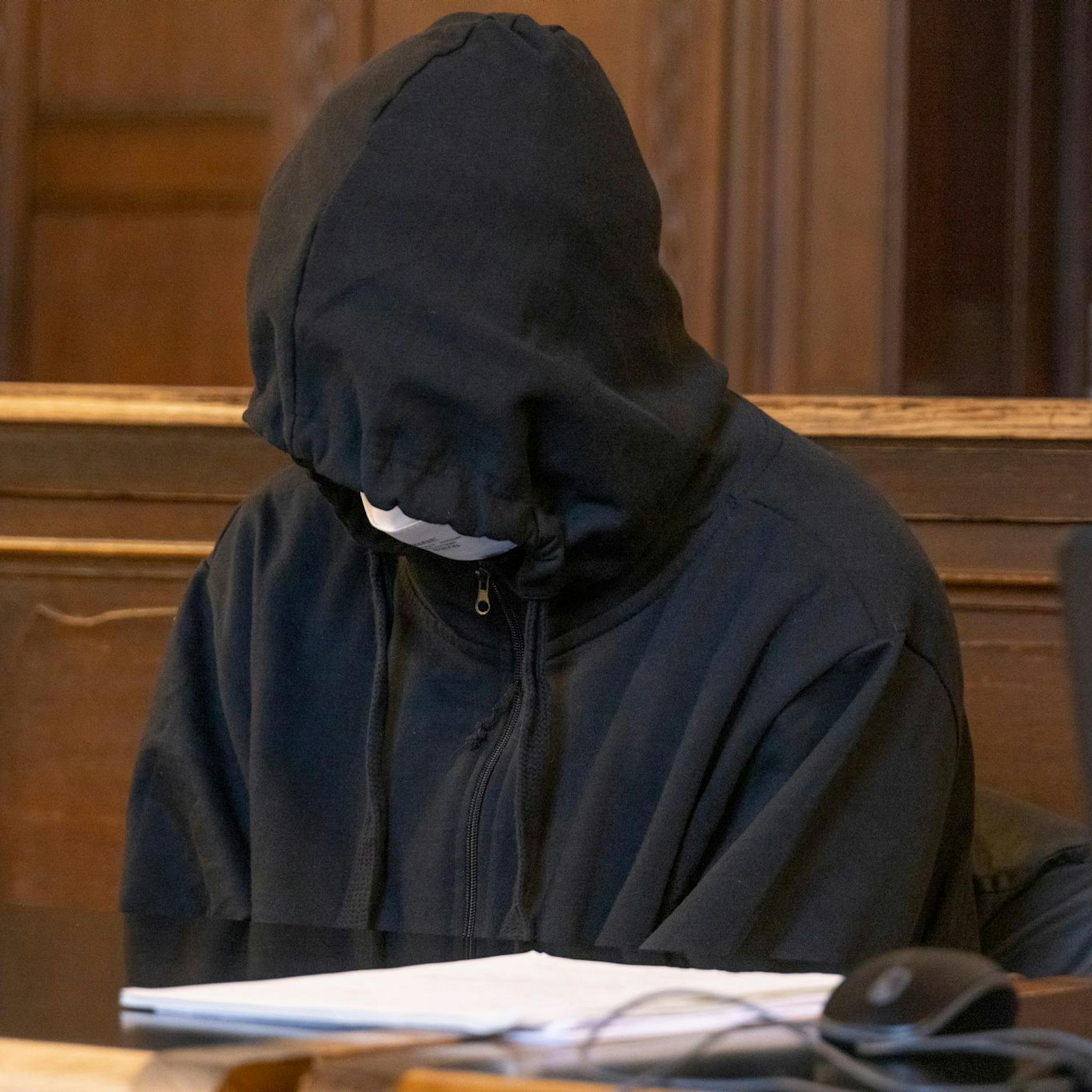 Vor Gericht: Der Liebhaber, der seinen Rivalen umbringen lassen wollte