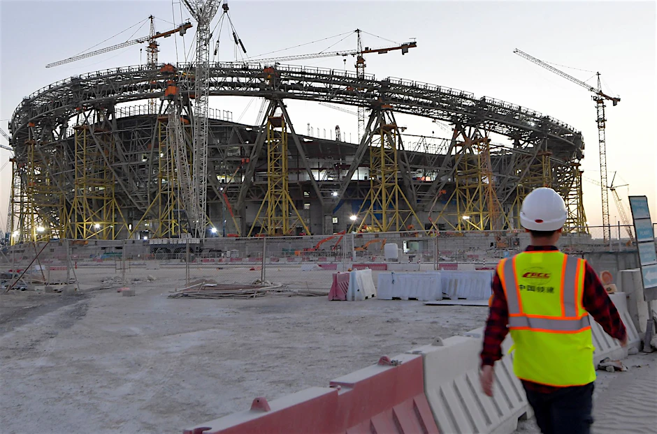Ein Arbeiter beim Stadionbau in Katar.