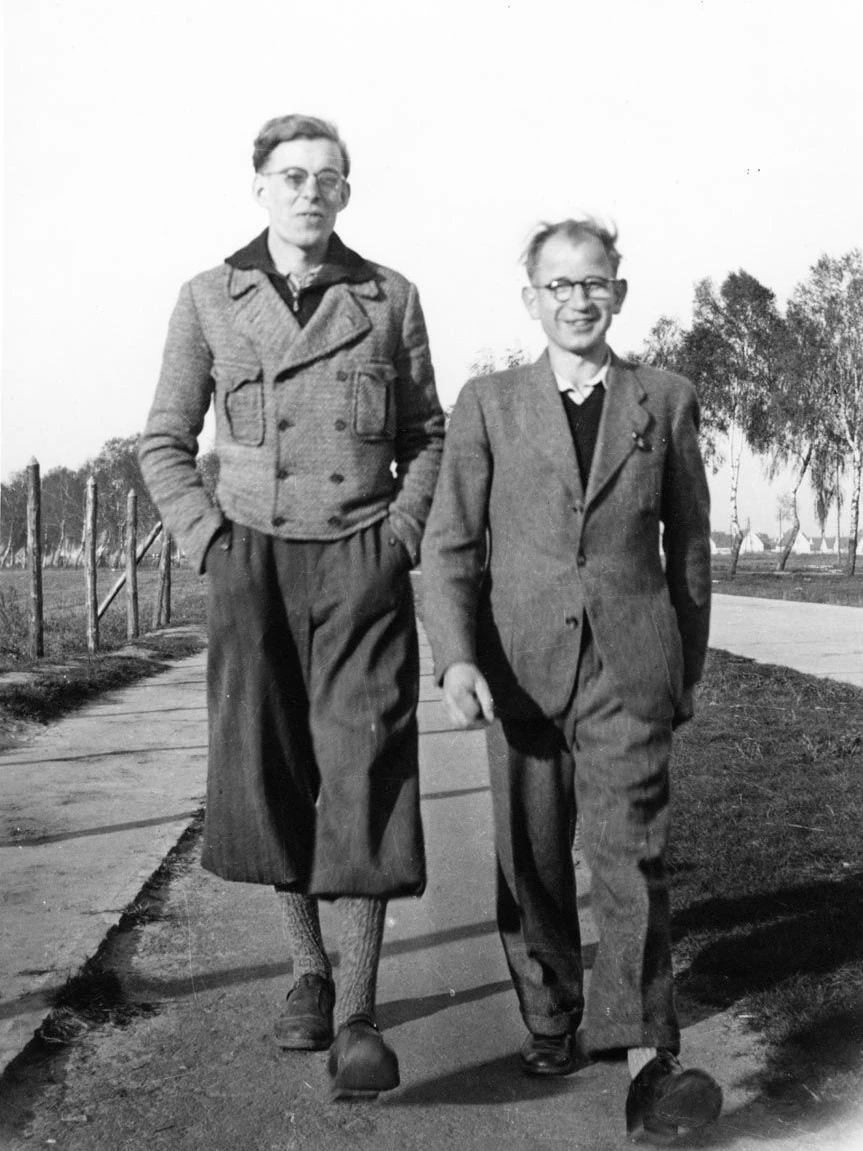 Hans Coppi (l.) und Fritz Gabbe in Velten, 1940