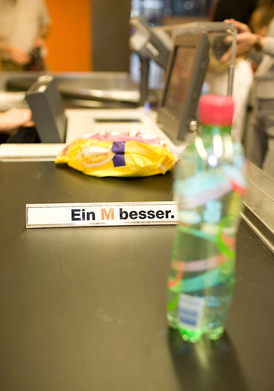 Warentrenner an der Supermarktkasse.