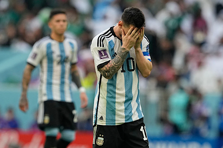 Lionel Messi wäre mit Argentinien bei einer weiteren Niederlage vorzeitig ausgeschieden. 