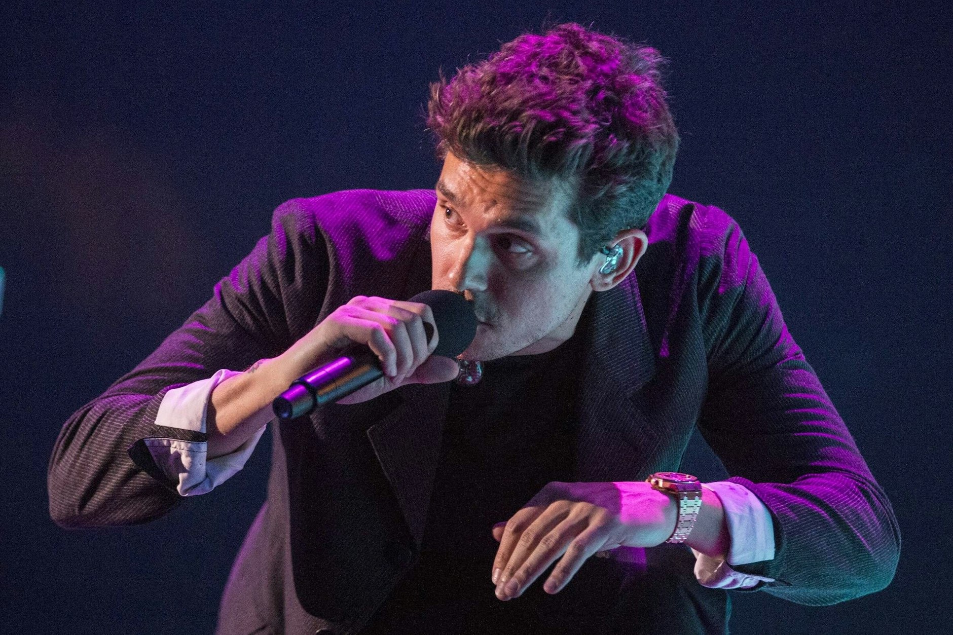 Für Kenner lohnt sich immer ein Blick auf das Handgelenk von John Mayer. Der amerikanische Musiker gilt als passionierter Uhrensammler.