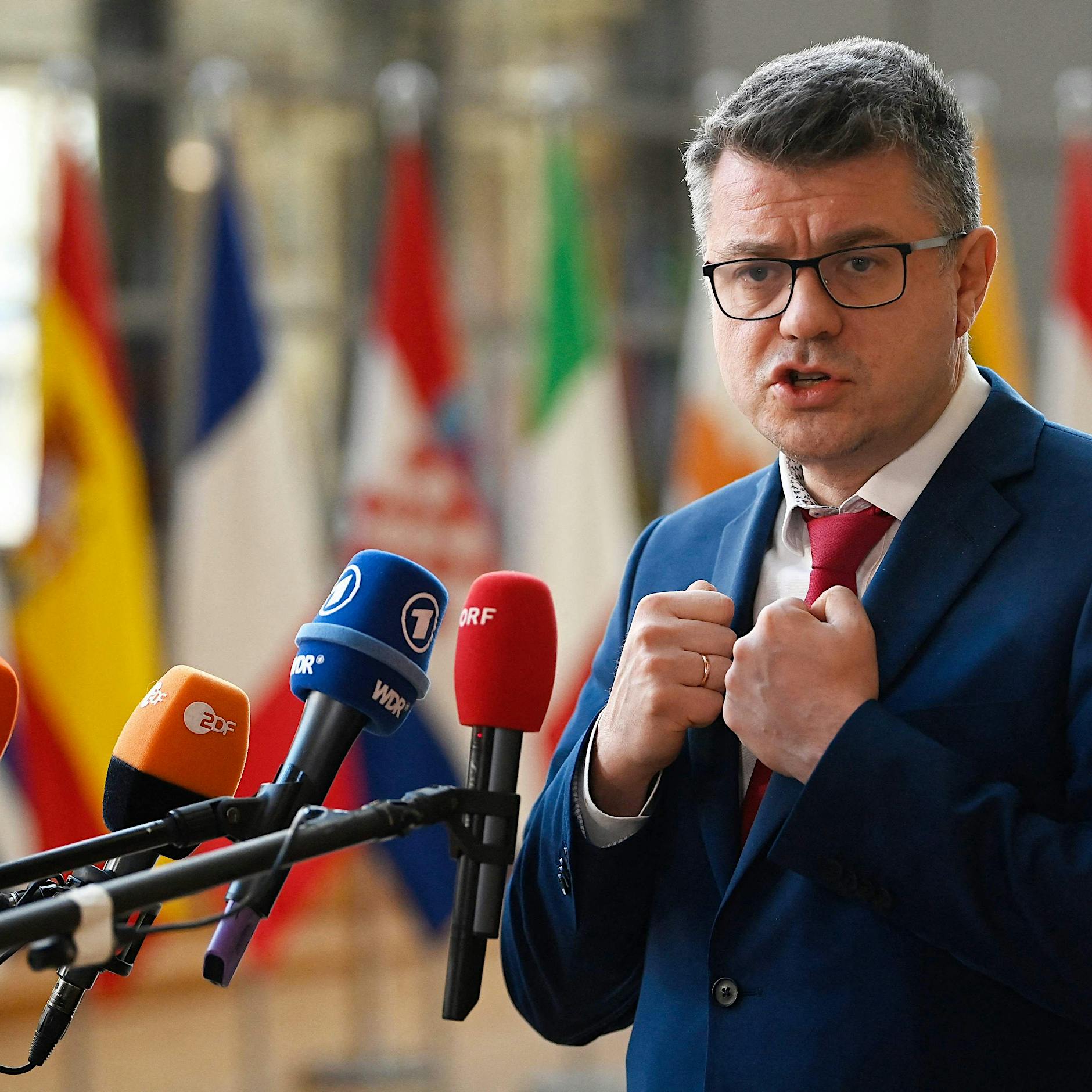 Wagner-Gründer schickt offenbar Blut-Hammer an EU – Estland sendet Handschellen