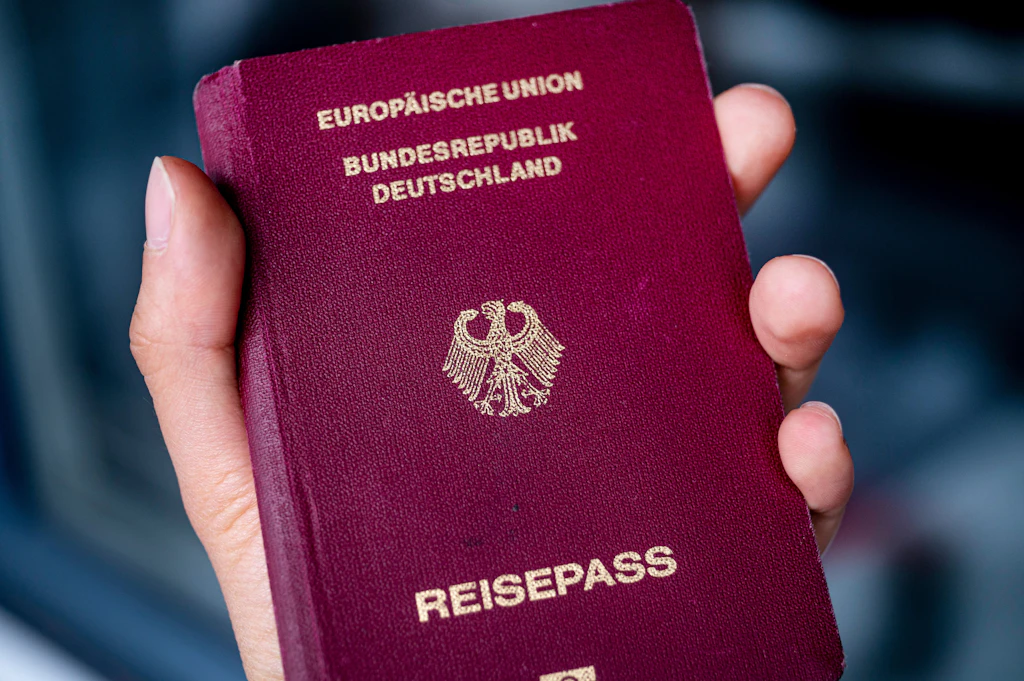 Bericht: Innenministerium will Einbürgerungen erleichtern