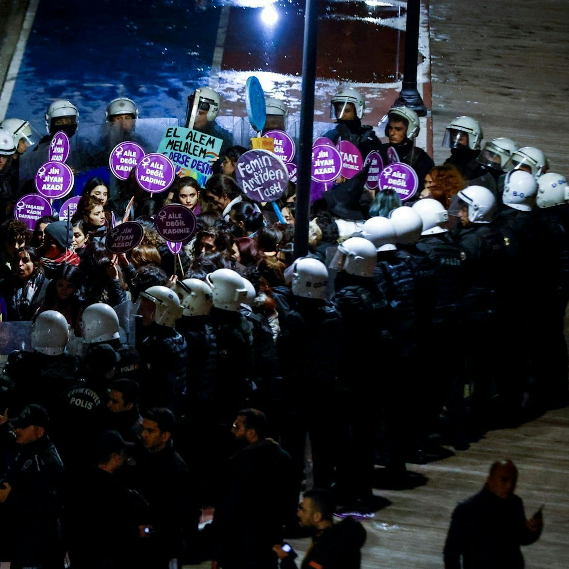 Gegen „häusliche Sklaverei“ - Polizei nimmt mehrere Demonstrantinnen fest