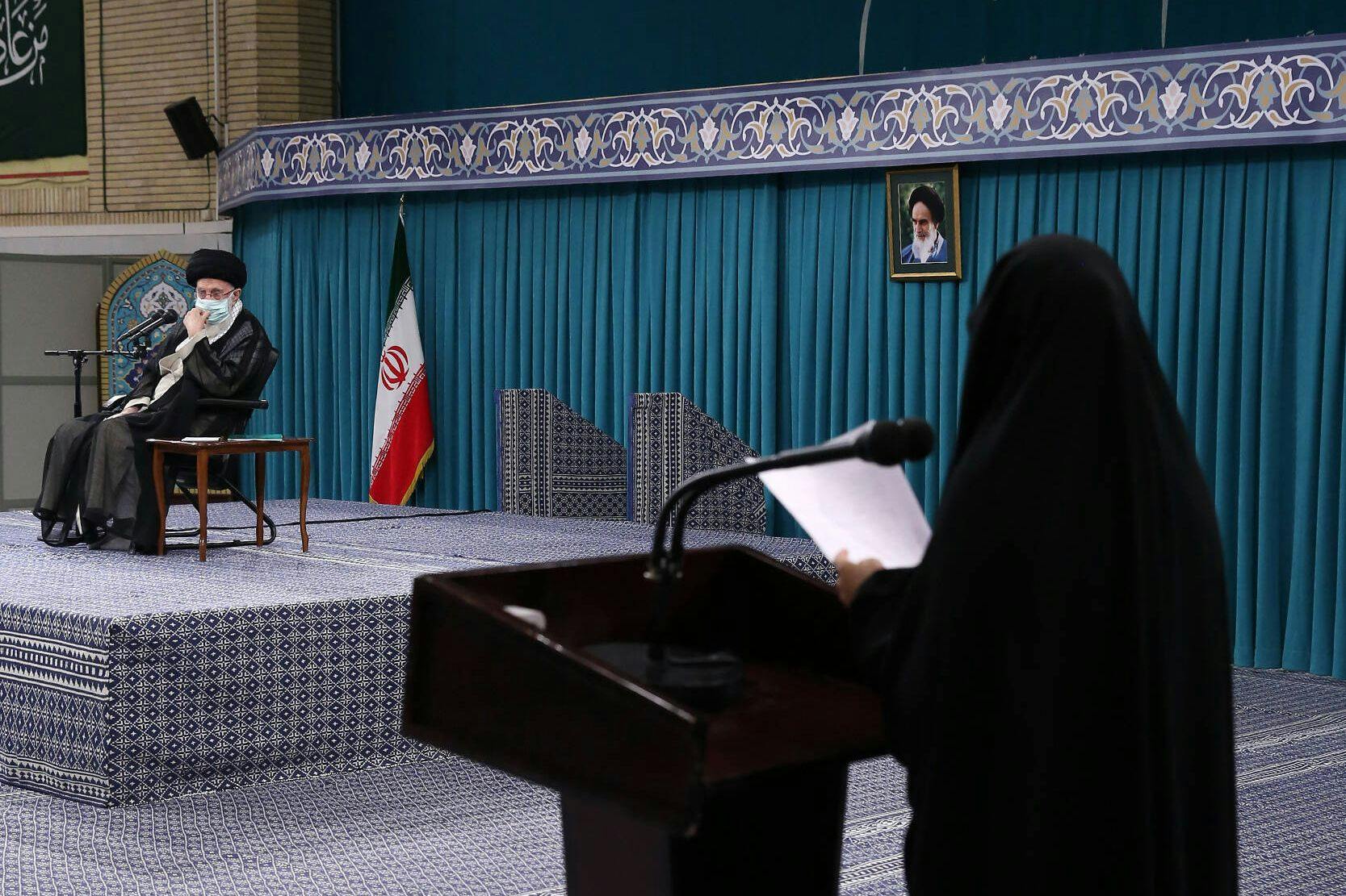 Ali Chamenei ist das religiöse Oberhaupt und „oberster Führer“ des Iran. Die derzeitige Revolution diffamiert er als vom Ausland gesteuert.