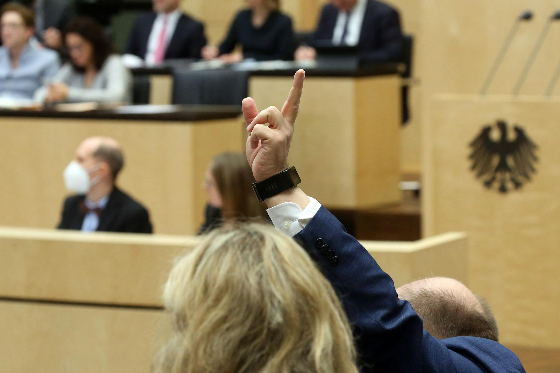 25.11.2022, Berlin: Abgeordnete der Länder nehmen im Bundesrat an Abstimmungen teil. Die Länderkammer stimmt unter anderem auch über das Bürgergeld und über die Wohngeldreform ab.