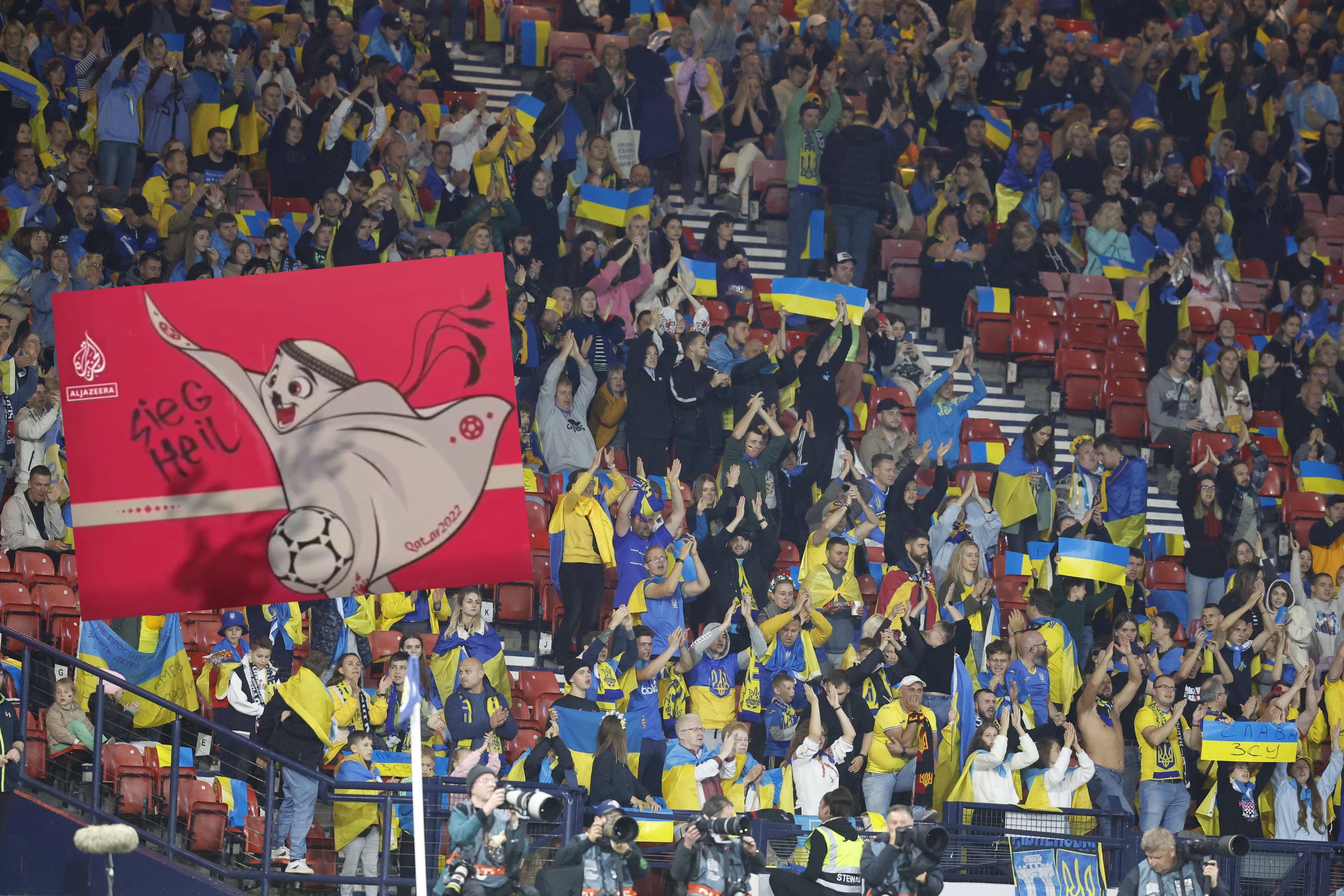 Image - WM-Maskottchen mit Hitlerbart? Riesenwirbel um Fake-Nazi-Video in Katar!