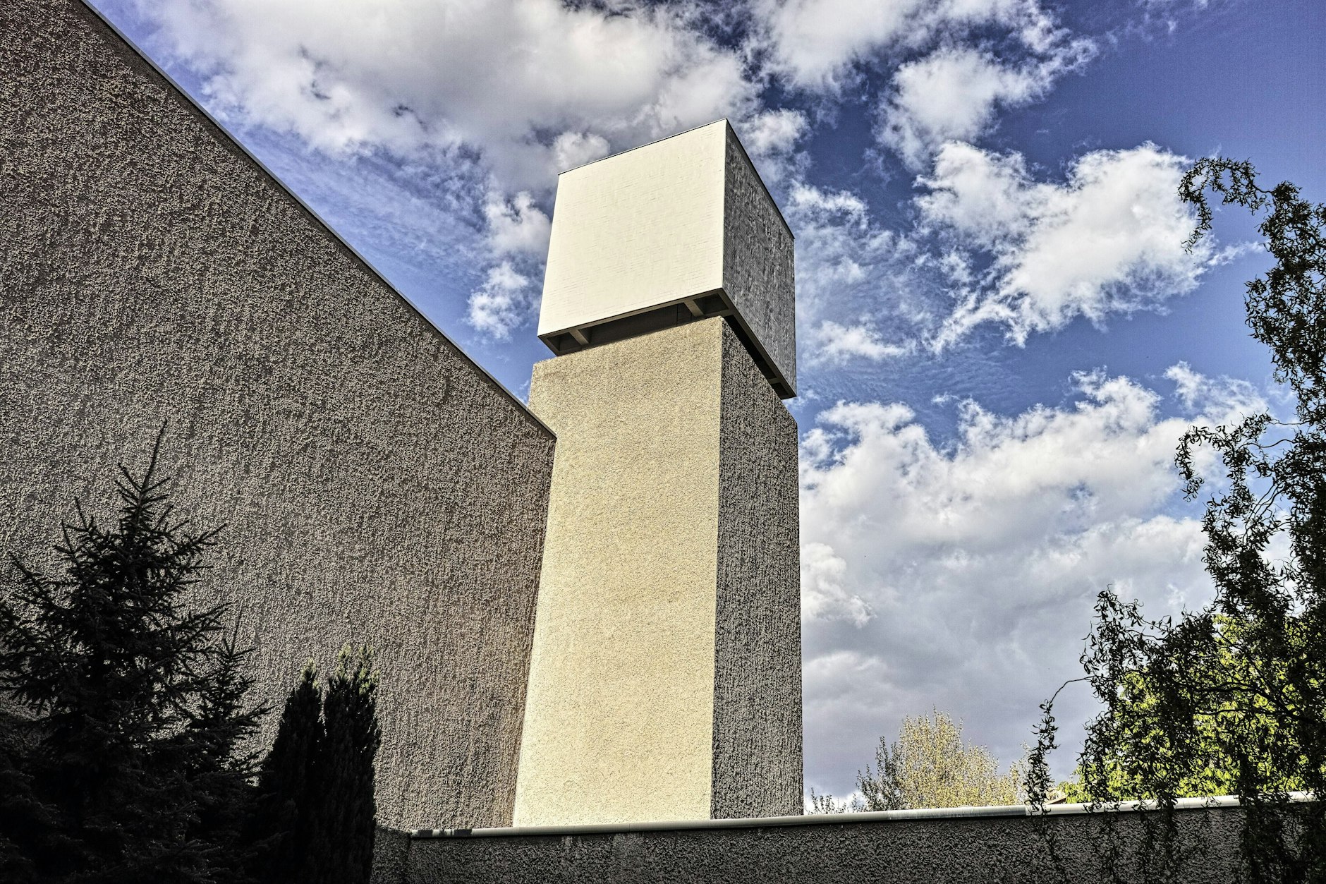 Brutalist architecture: the former church of St. Agnes, now home to Johann König‘s gallery.