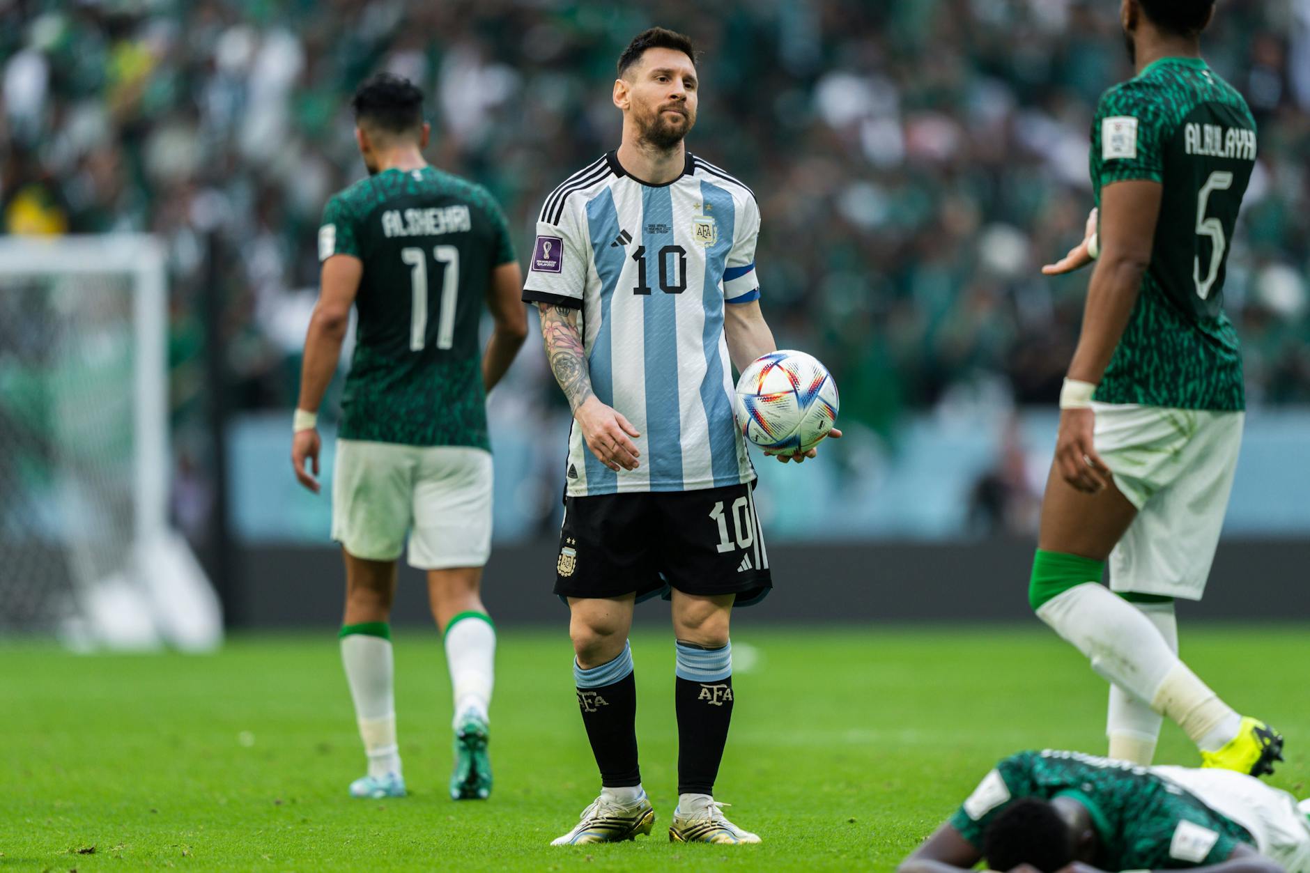 Superstar Lionel Messi verlor mit Argentinien bei der WM gegen Saudi-Arabien und wurde danach verspottet.