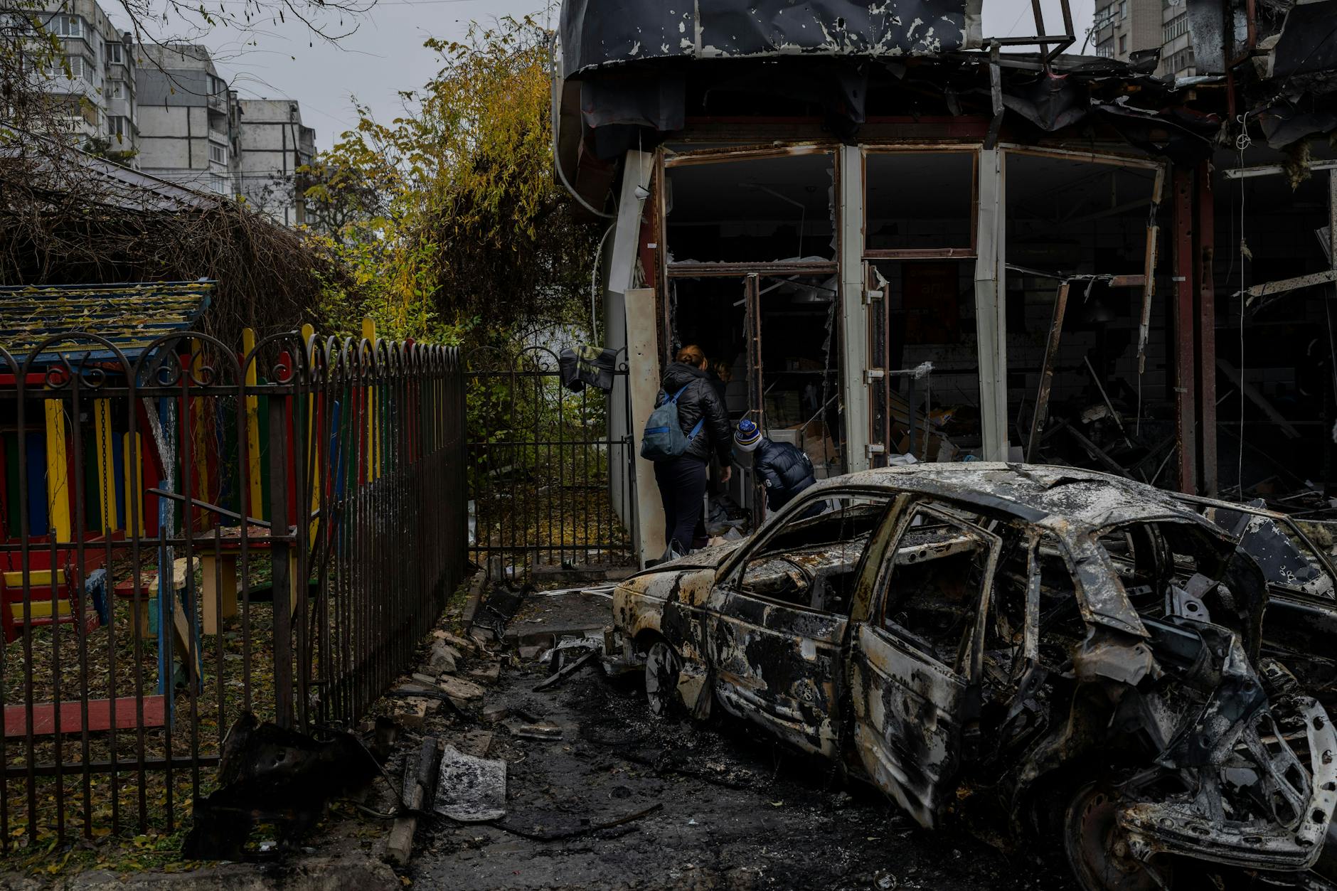 Ukrainekrieg: Zerstörtes Wohnhaus in der befreiten Stadt Cherson.