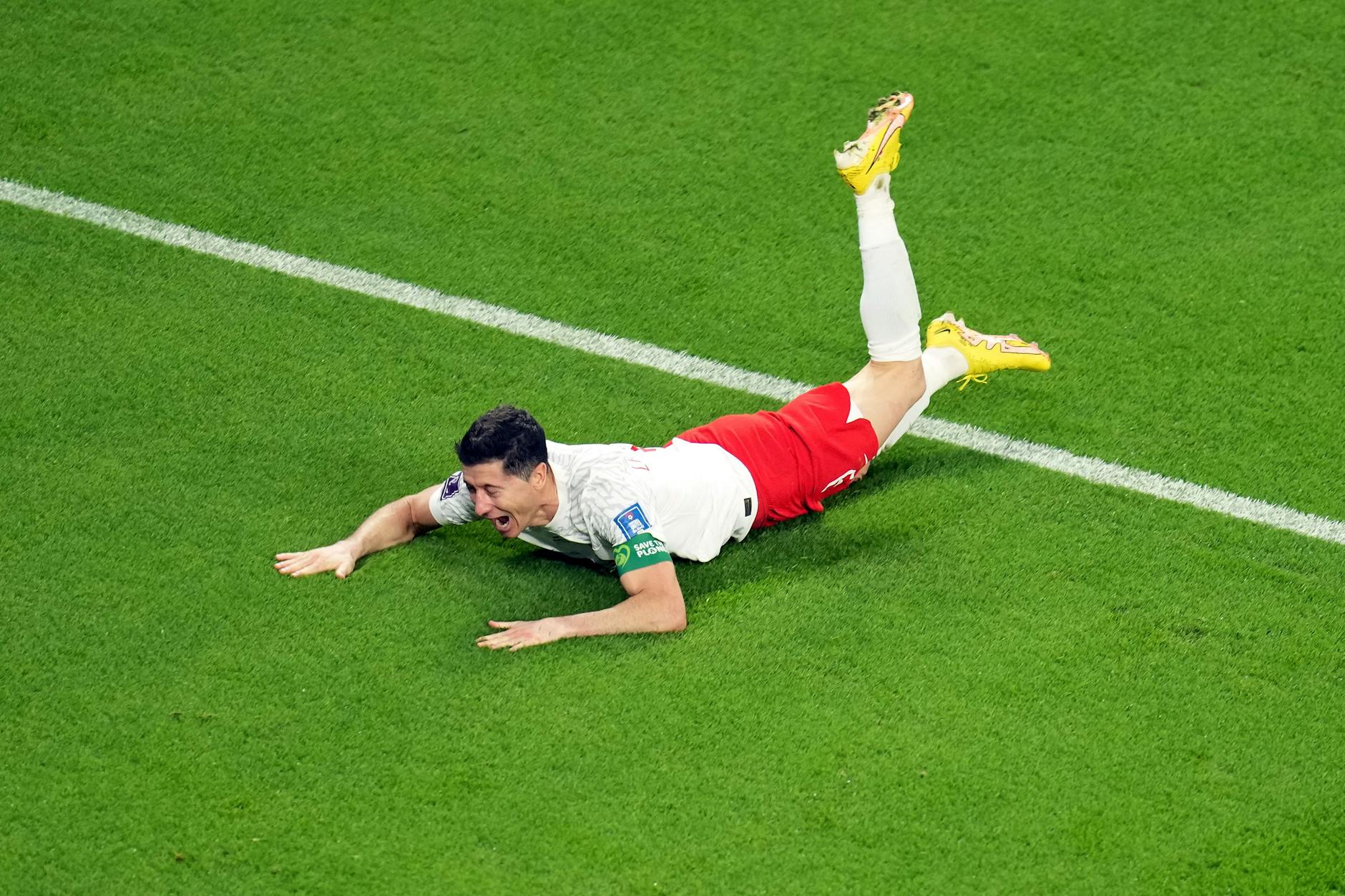 Polens Robert Lewandowski jubelt nach seinem Tor zum 2:0. 